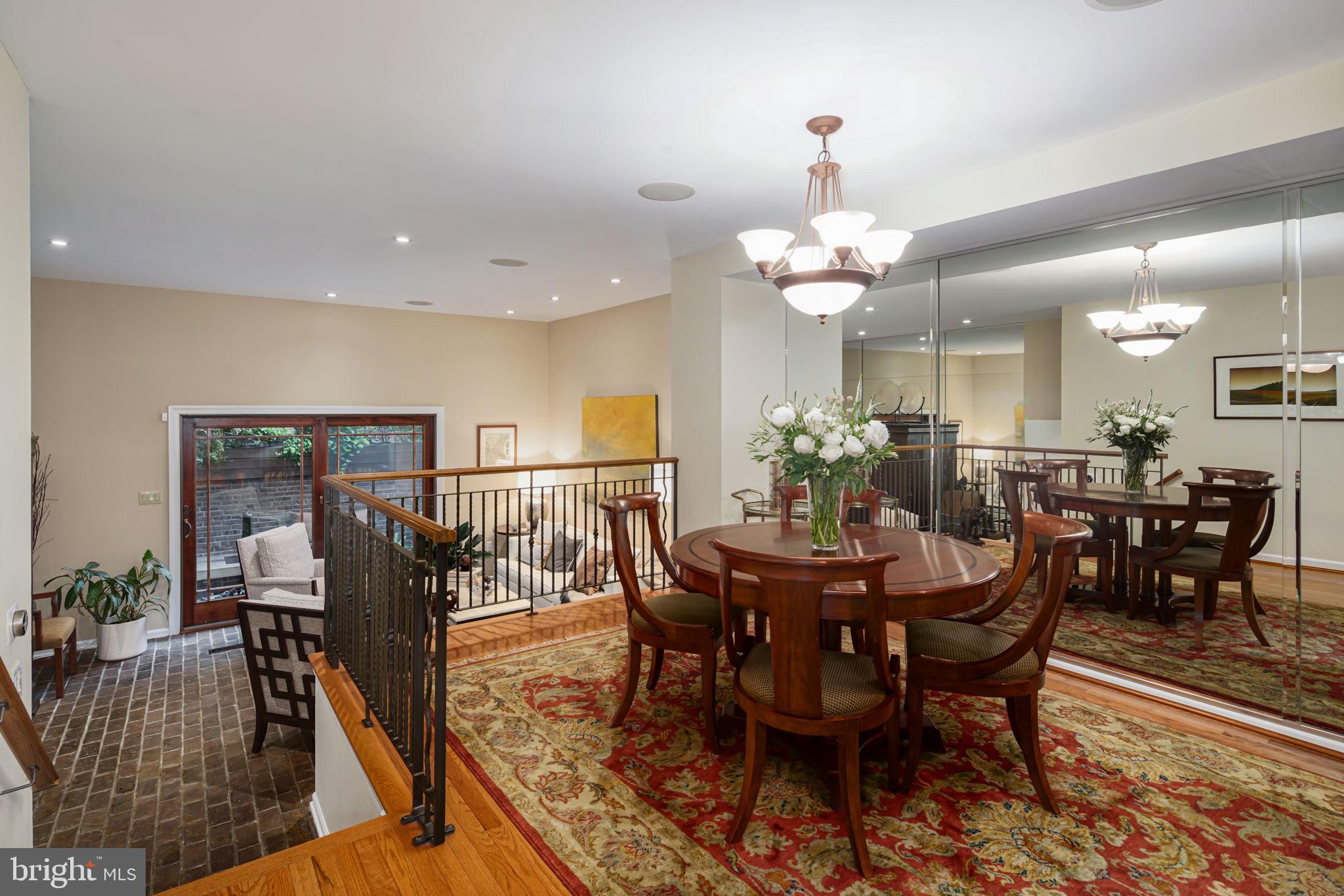 SOCIETY HILL - Residential