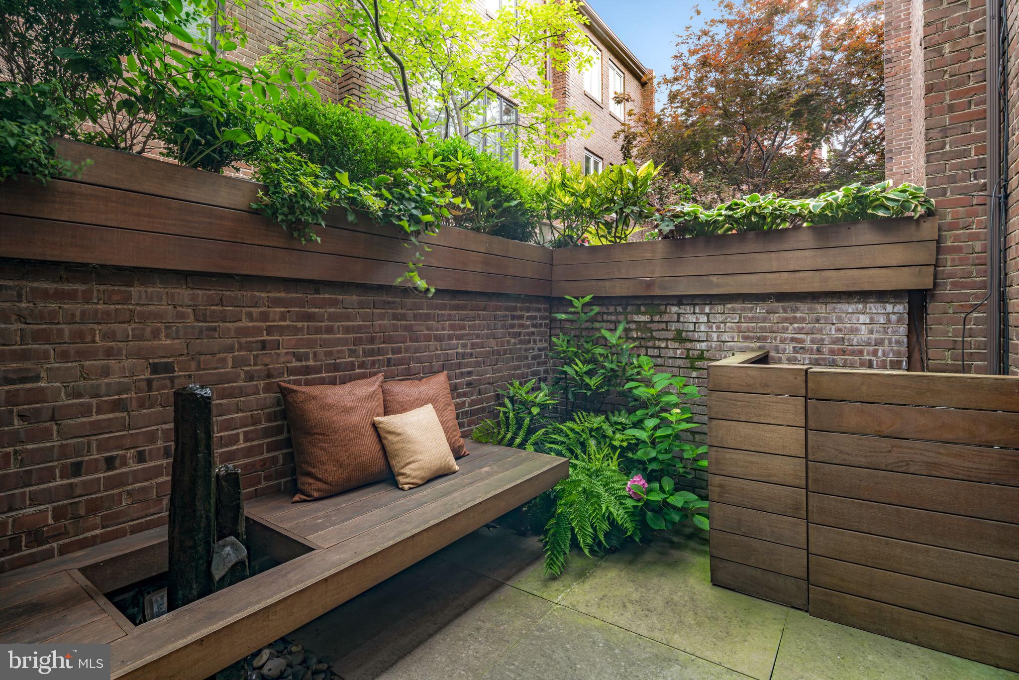 SOCIETY HILL - Residential