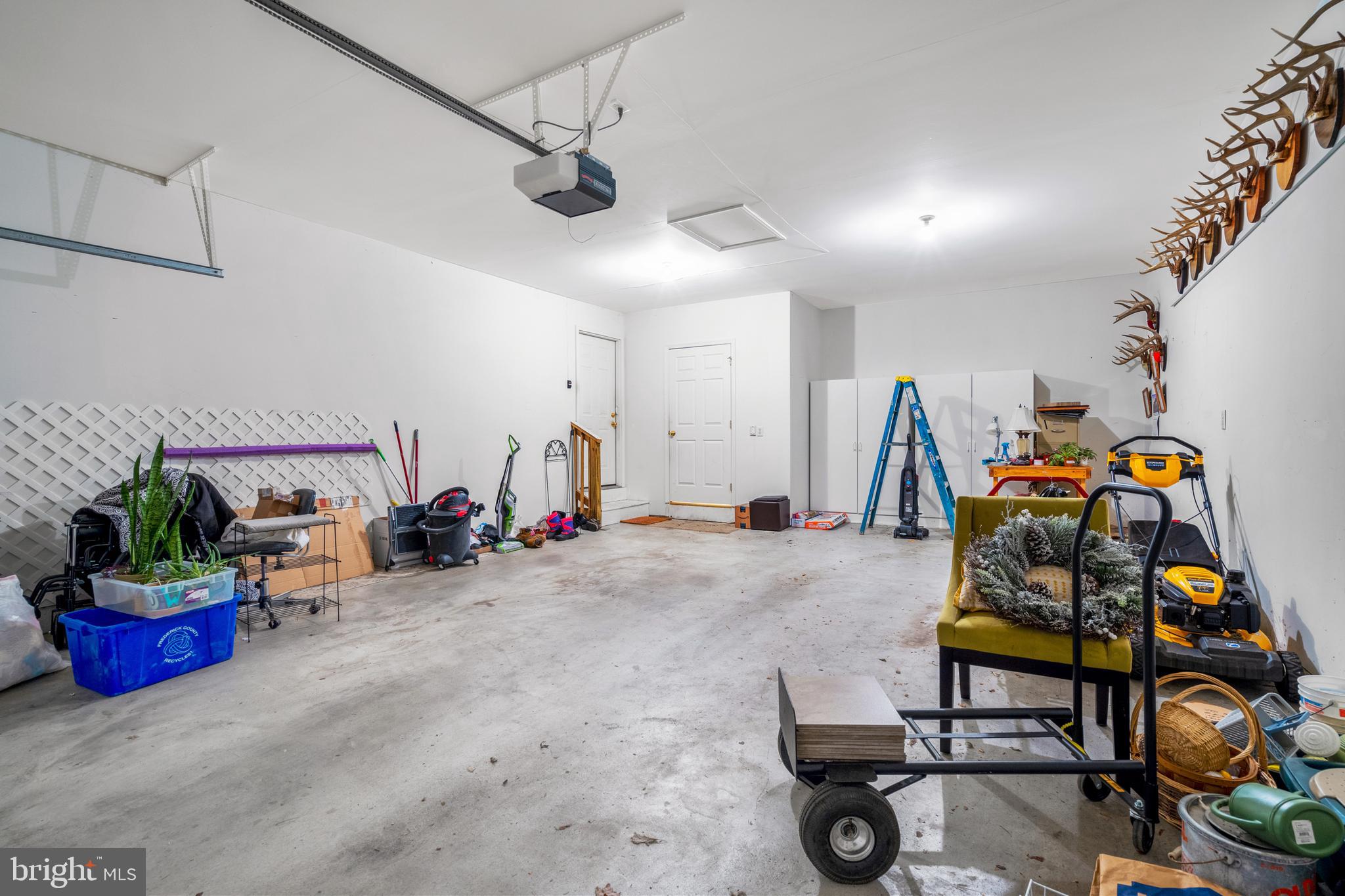 CRESTFIELD - Residential