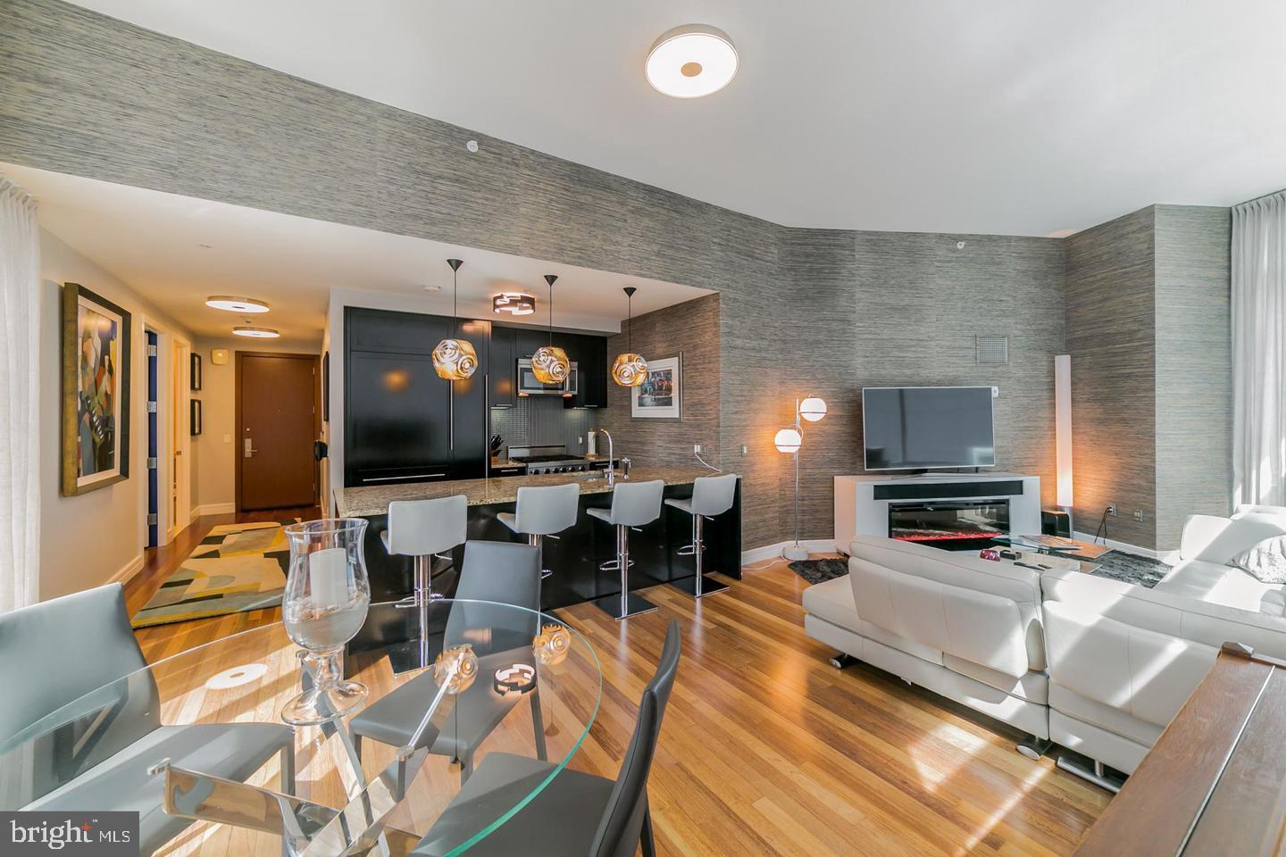 AVENUE OF THE ARTS - Residential