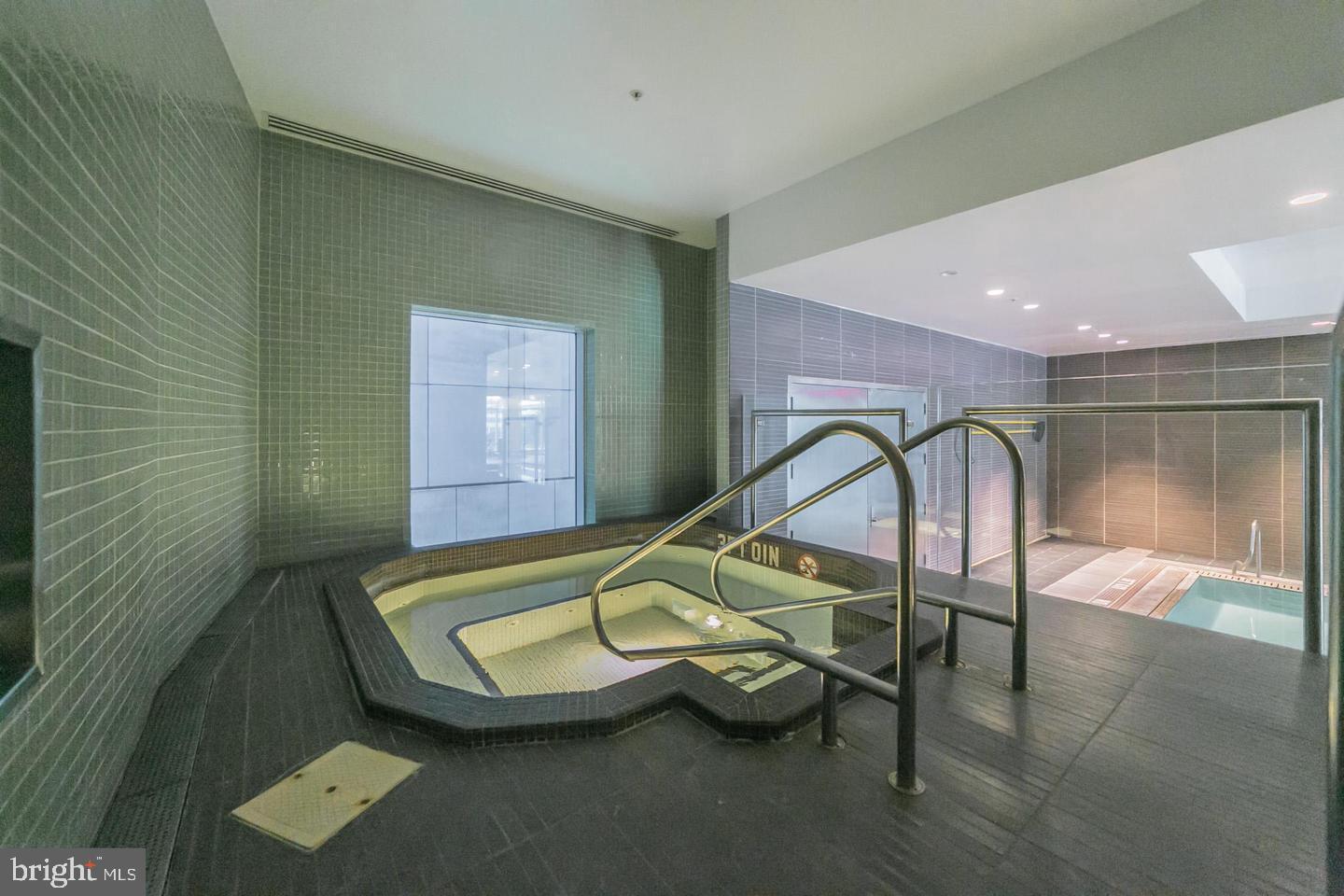 AVENUE OF THE ARTS - Residential