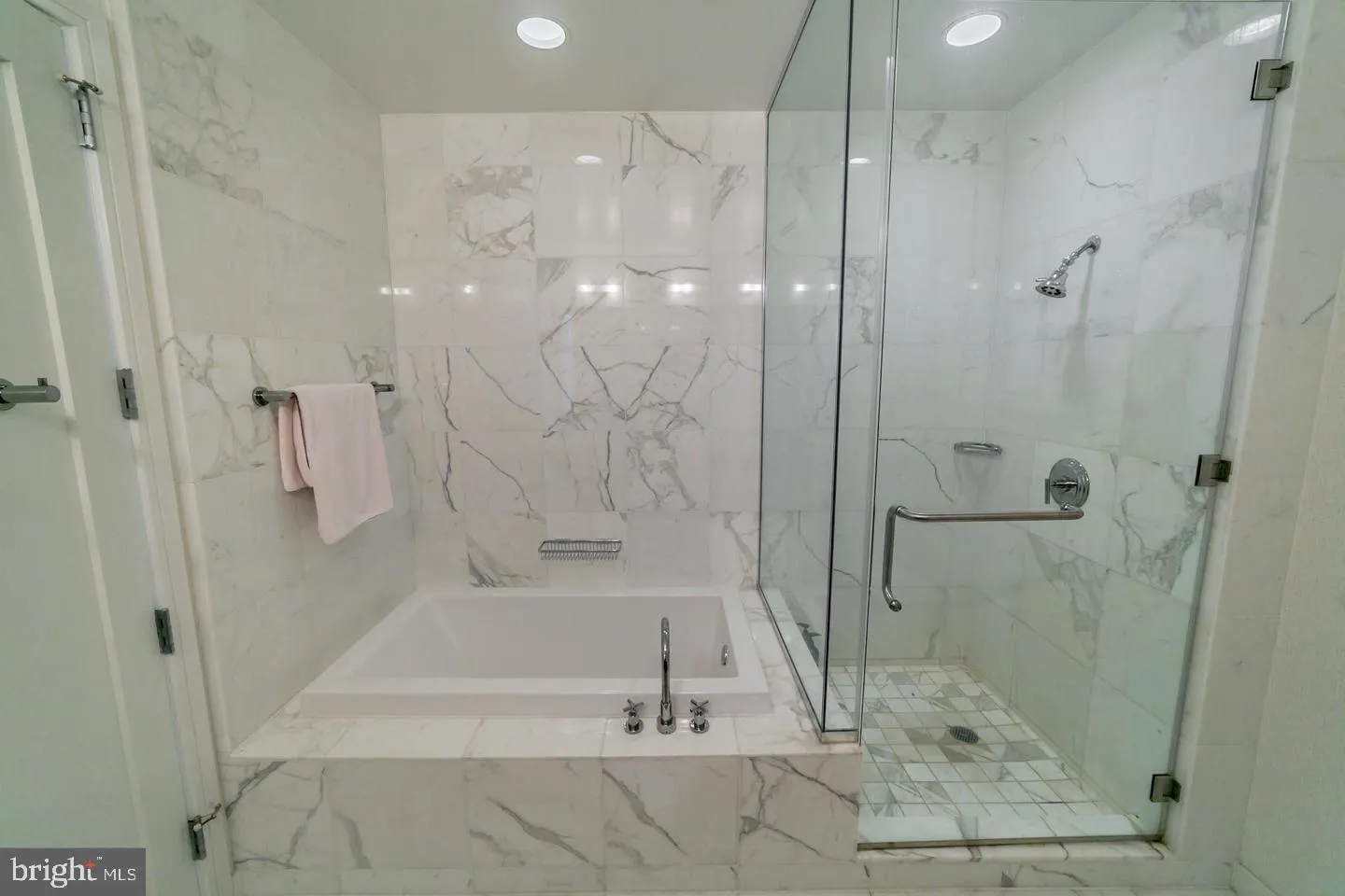 Philadelphia, Pennsylvania 19102, United States, 2 Bedrooms Bedrooms, ,2 BathroomsBathrooms,Residential,Active,135706