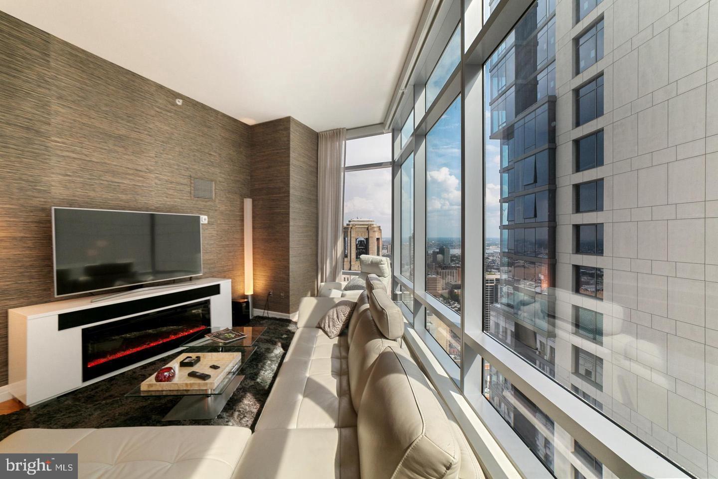 AVENUE OF THE ARTS - Residential
