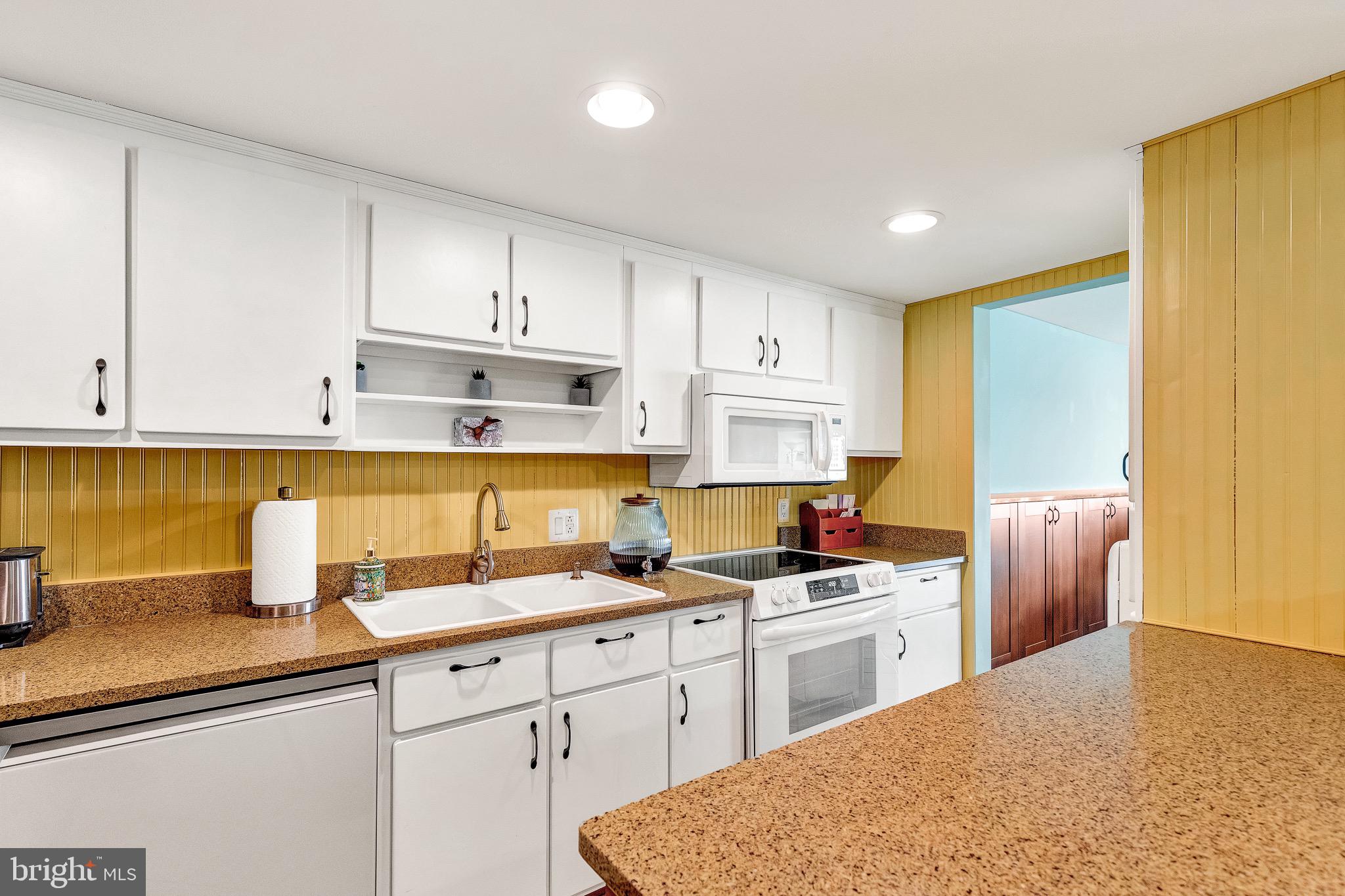 RIVERSIDE CONDOMINIUMS - Residential