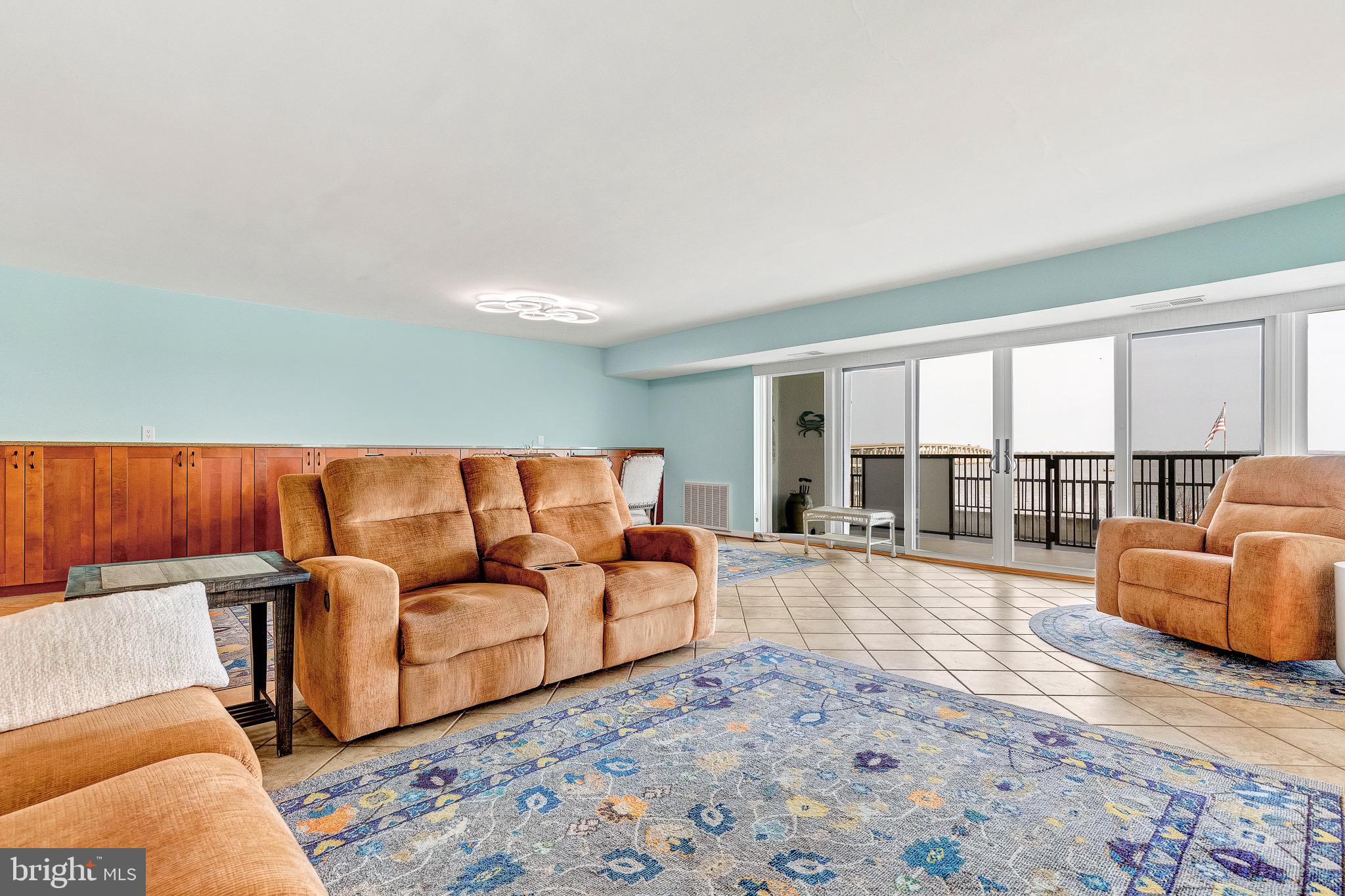 RIVERSIDE CONDOMINIUMS - Residential