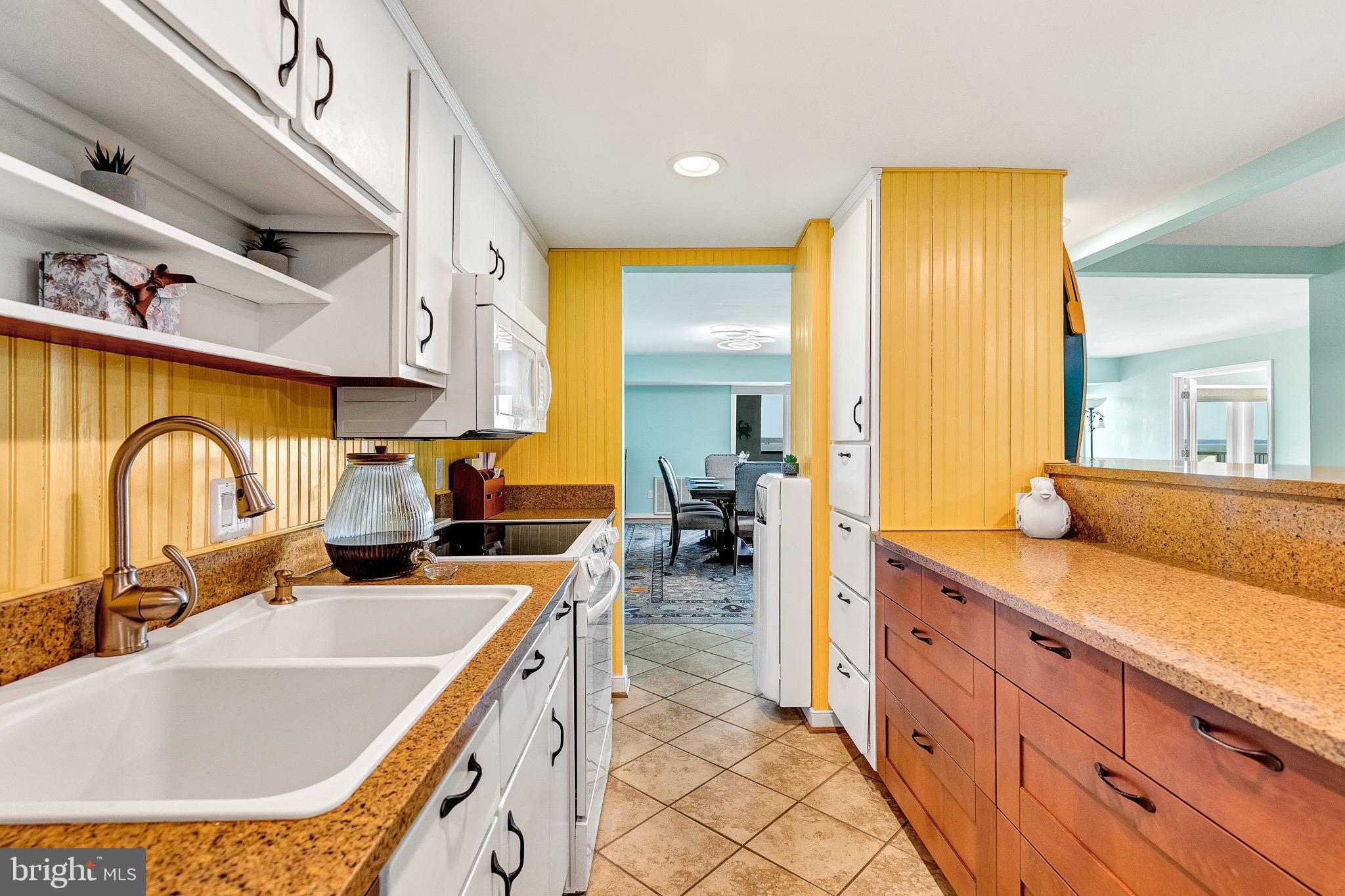 RIVERSIDE CONDOMINIUMS - Residential