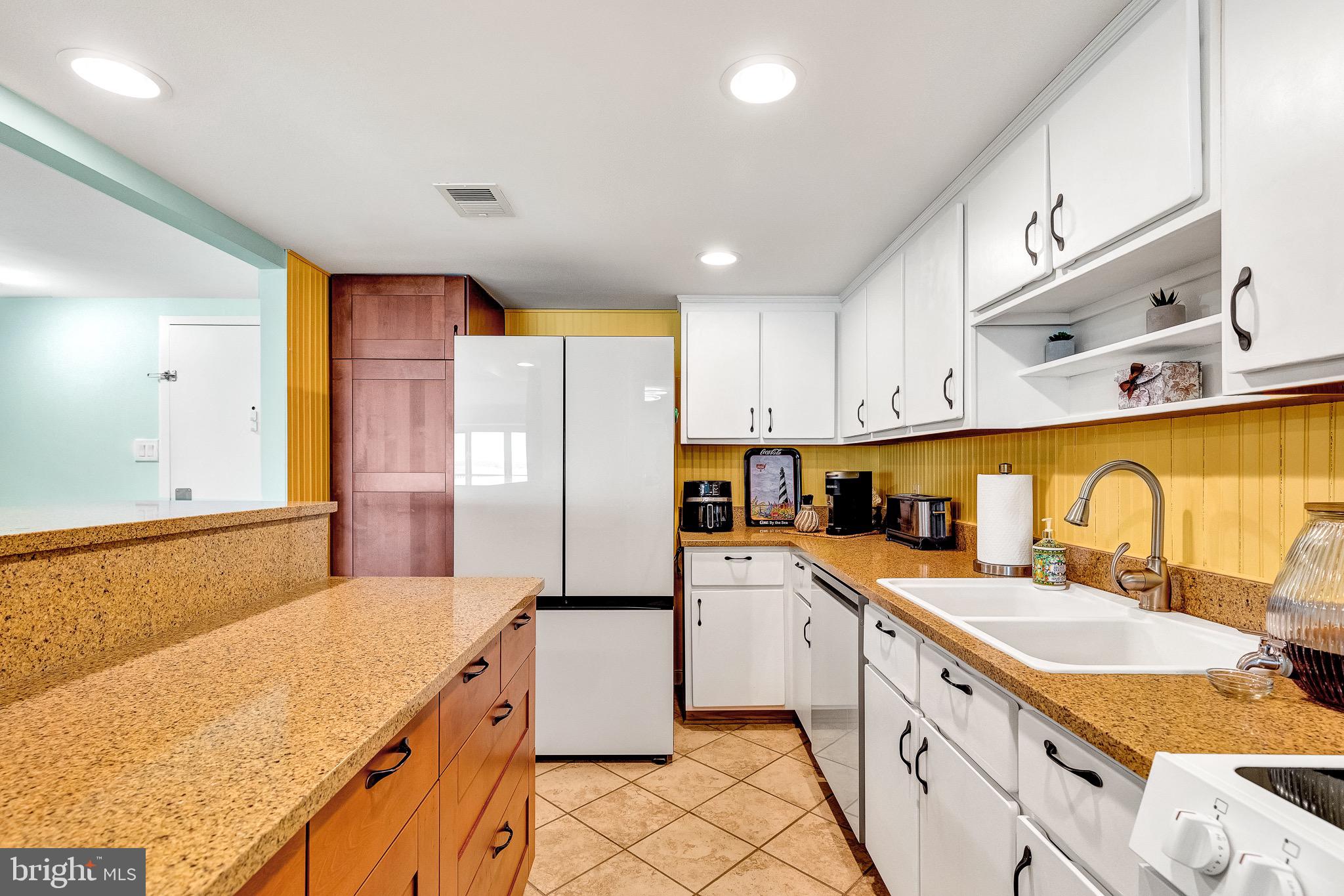 RIVERSIDE CONDOMINIUMS - Residential