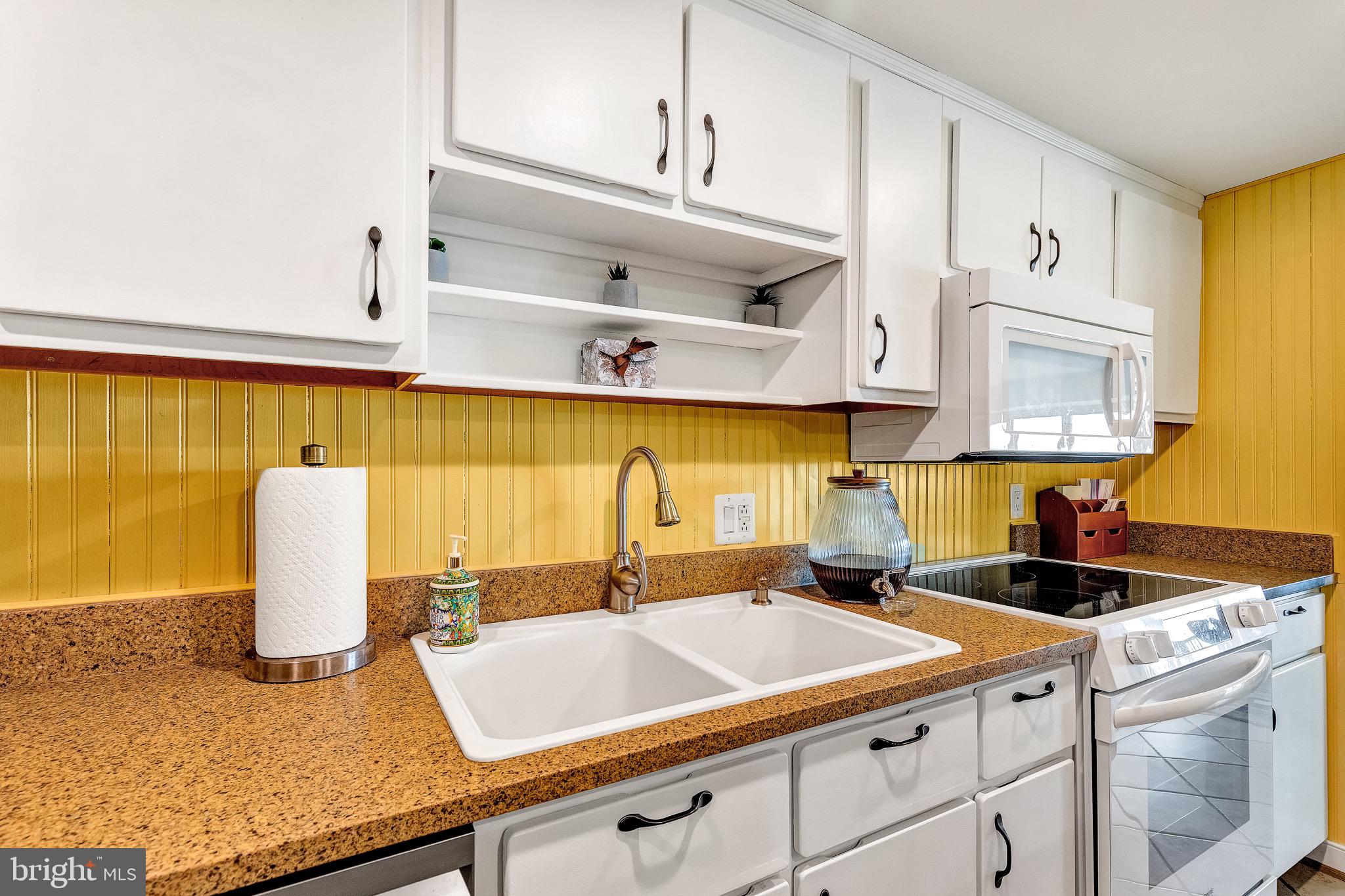 RIVERSIDE CONDOMINIUMS - Residential