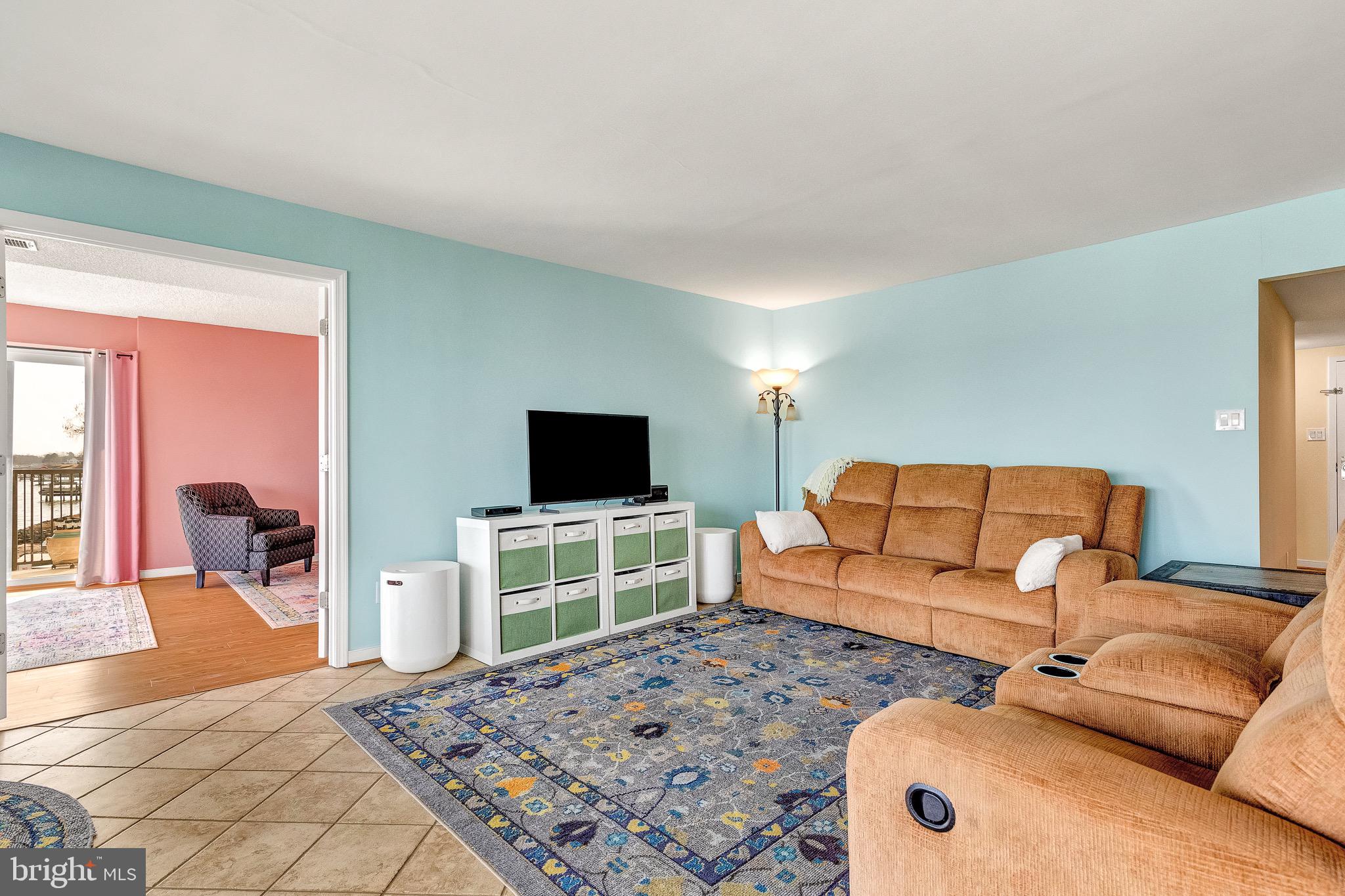 RIVERSIDE CONDOMINIUMS - Residential