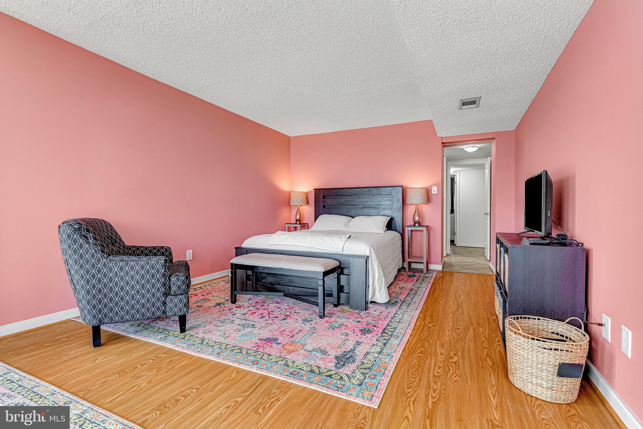 RIVERSIDE CONDOMINIUMS - Residential