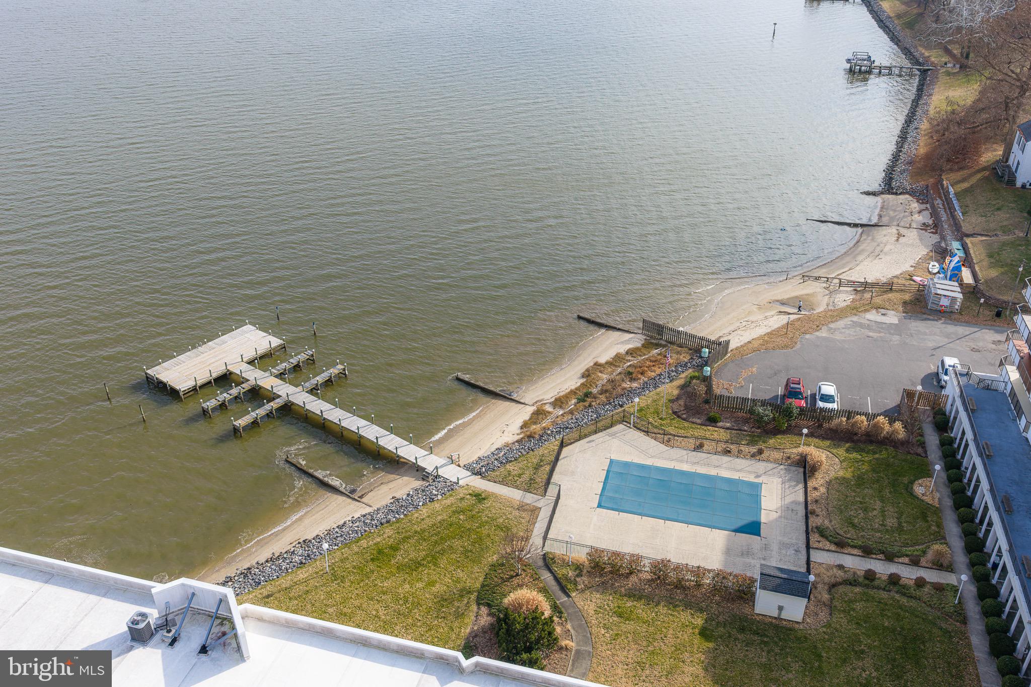 RIVERSIDE CONDOMINIUMS - Residential