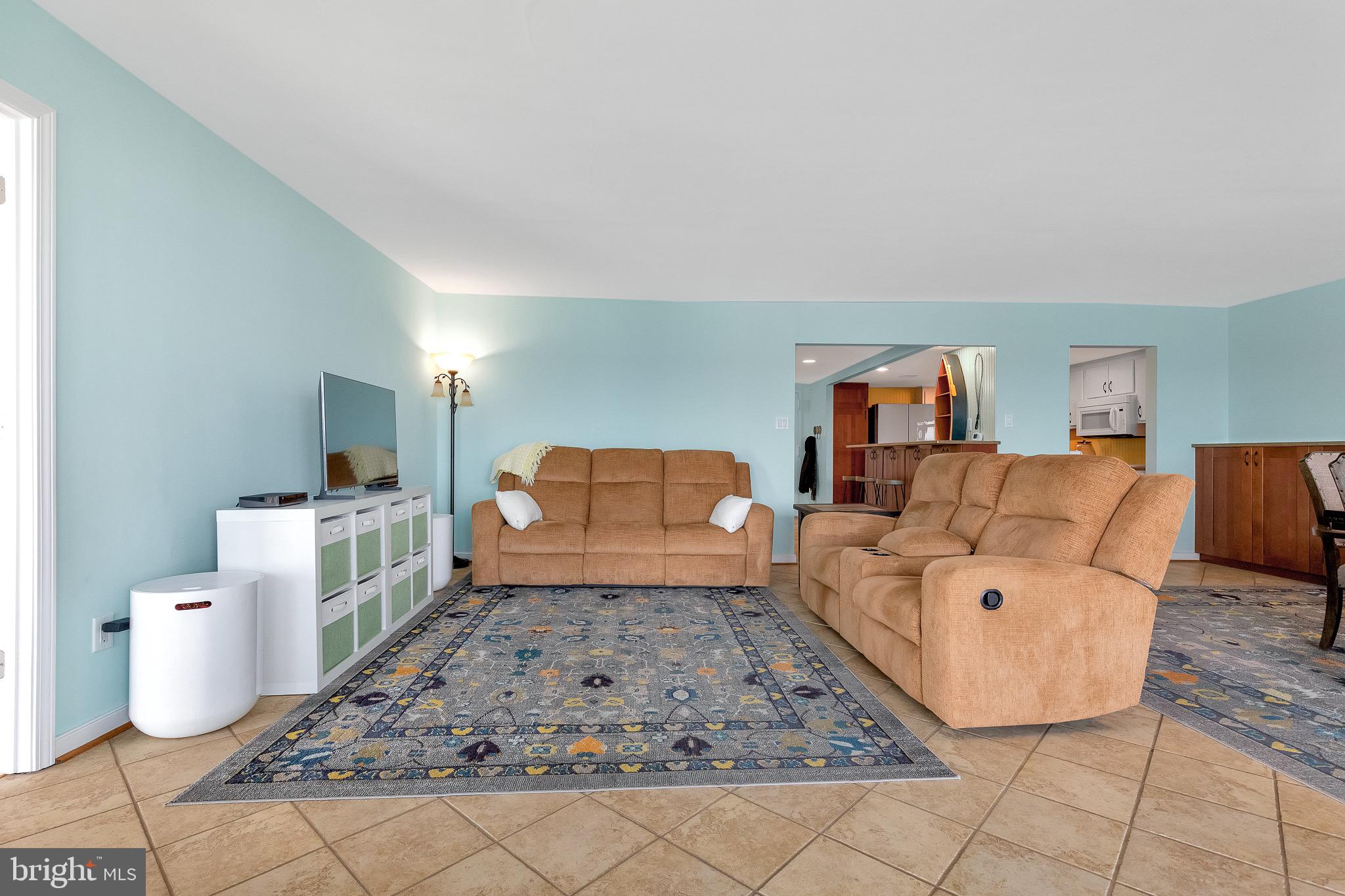 RIVERSIDE CONDOMINIUMS - Residential