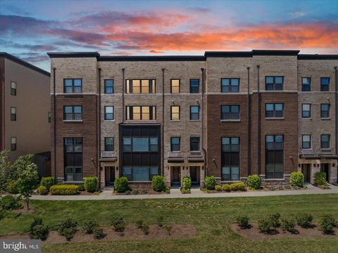 Photo of 44824 Tiverton Square, ASHBURN, VA 20147 (MLS # VALO2121648)
