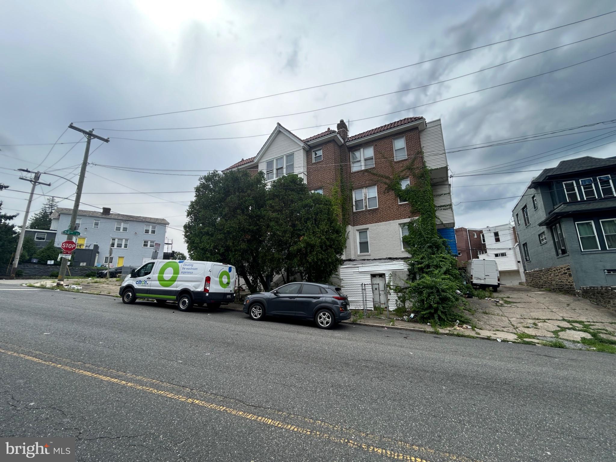 2001 52ND STREET