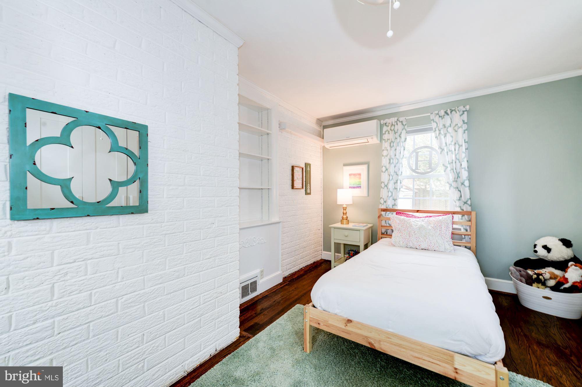 WAVERLY HILLS - Residential