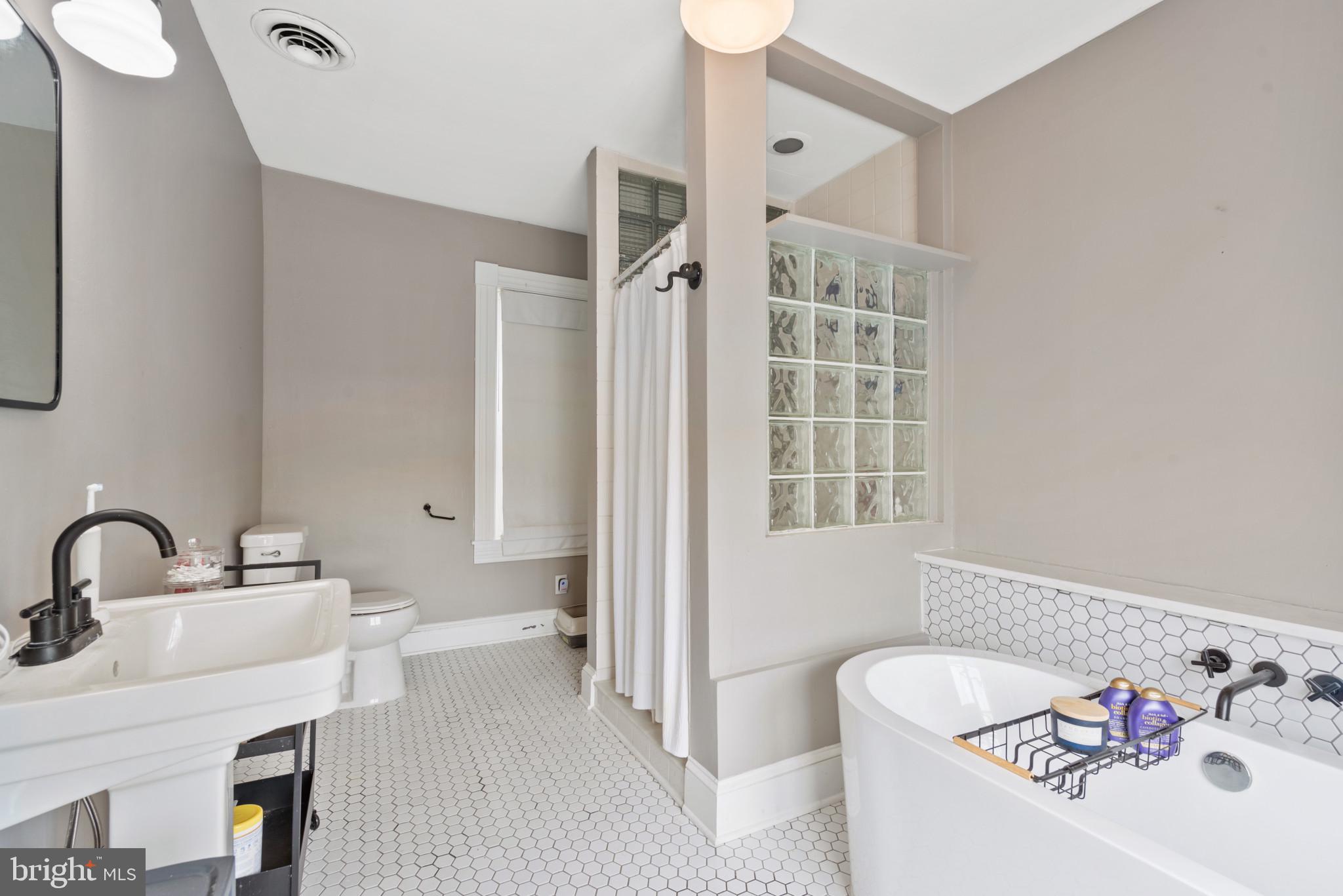 BUTCHERS HILL - Residential Lease