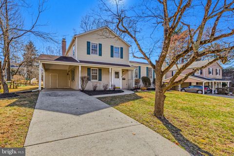 Photo of 613 Goldsborough Drive, ROCKVILLE, MD 20850 (MLS # MDMC2211892)