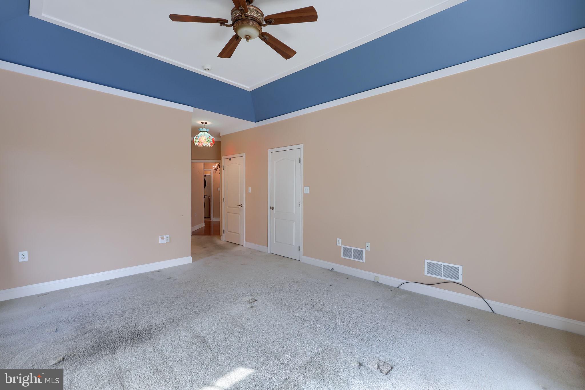 VILLAGE GRANDE - Residential