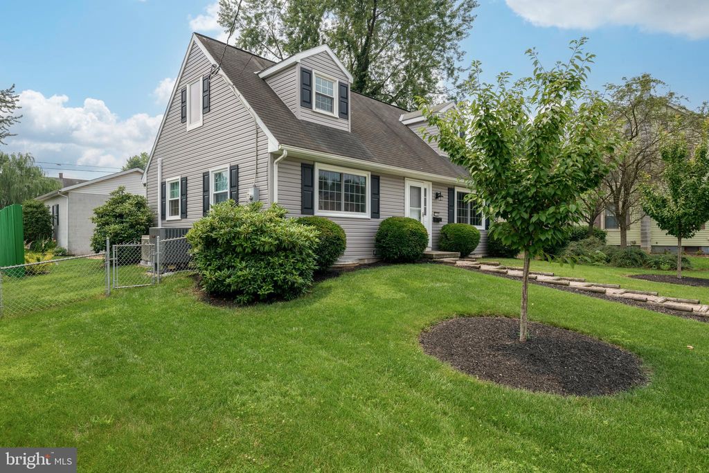 Photo of 114 LEAMAN ST, LITITZ, PA 17543 (MLS # PALA2037730)