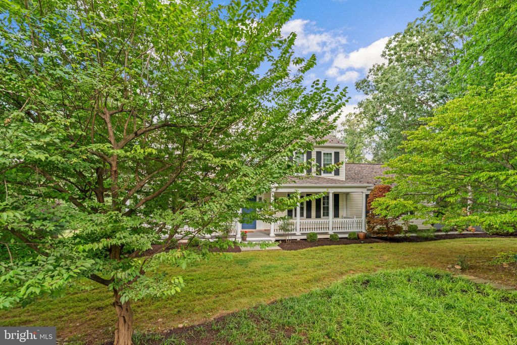 Photo of 7201 Barcellona Drive, GAITHERSBURG, MD 20879 (MLS # MDMC2230418)