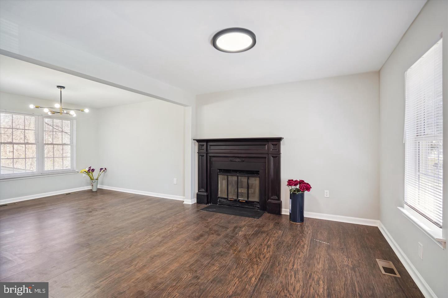 10 RED WING COURT