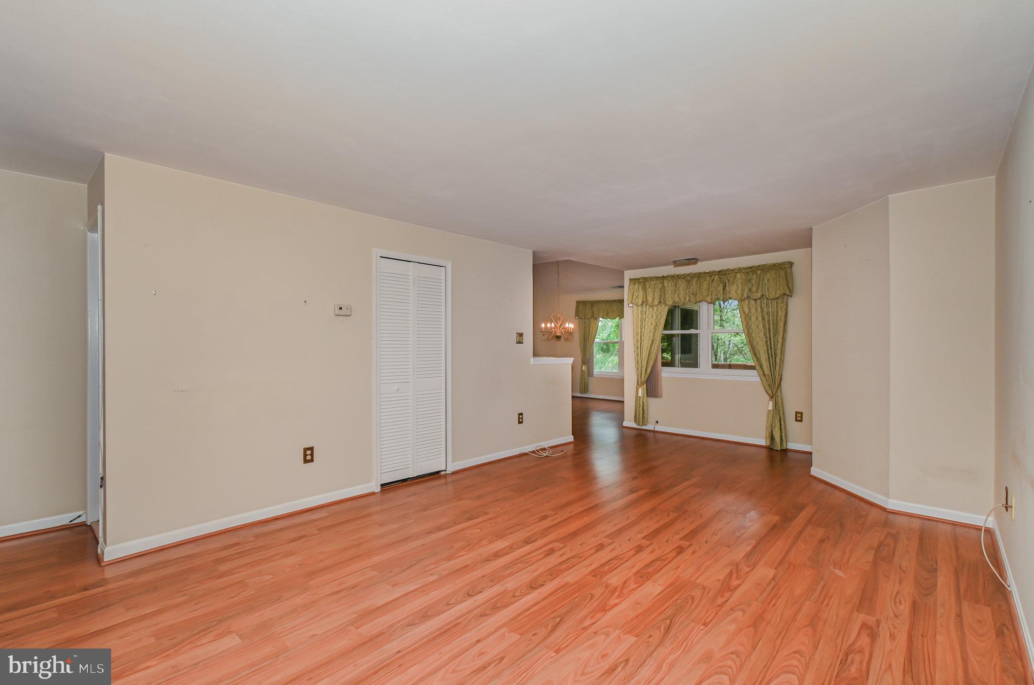 RIVERCHASE - Residential