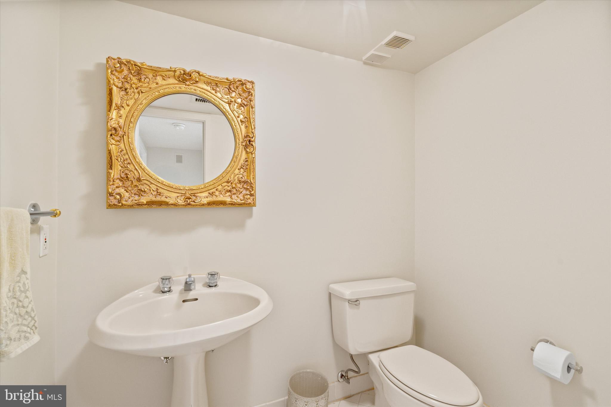 SKYLINE SQUARE CONDO - Residential