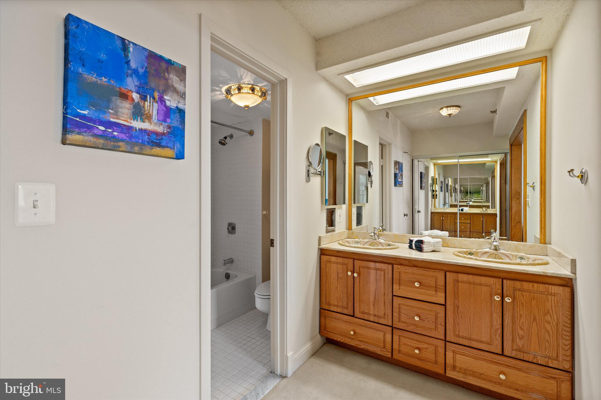 SKYLINE SQUARE CONDO - Residential