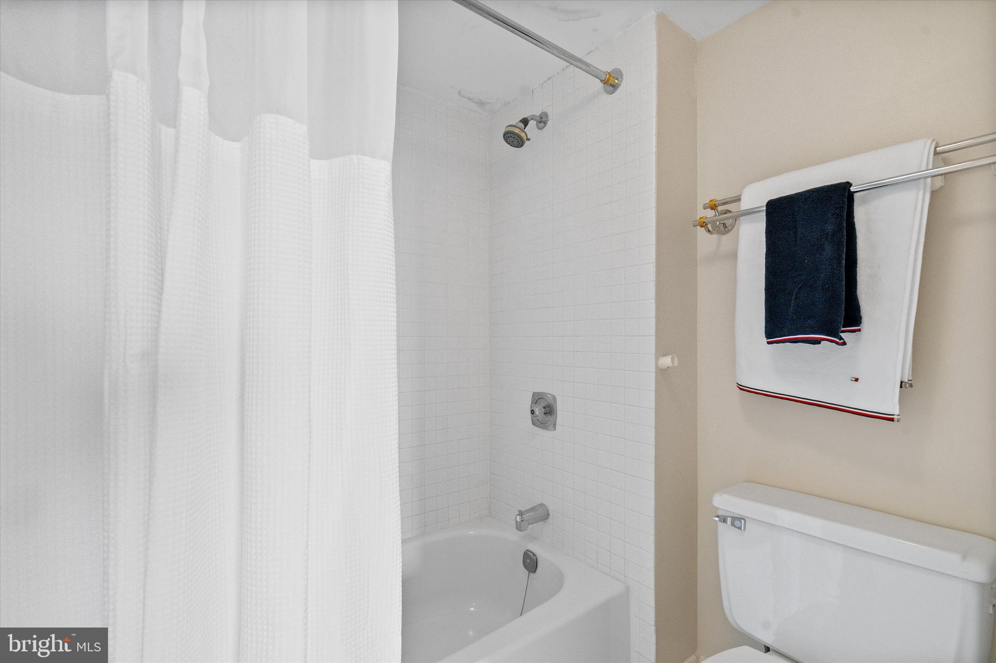 SKYLINE SQUARE CONDO - Residential