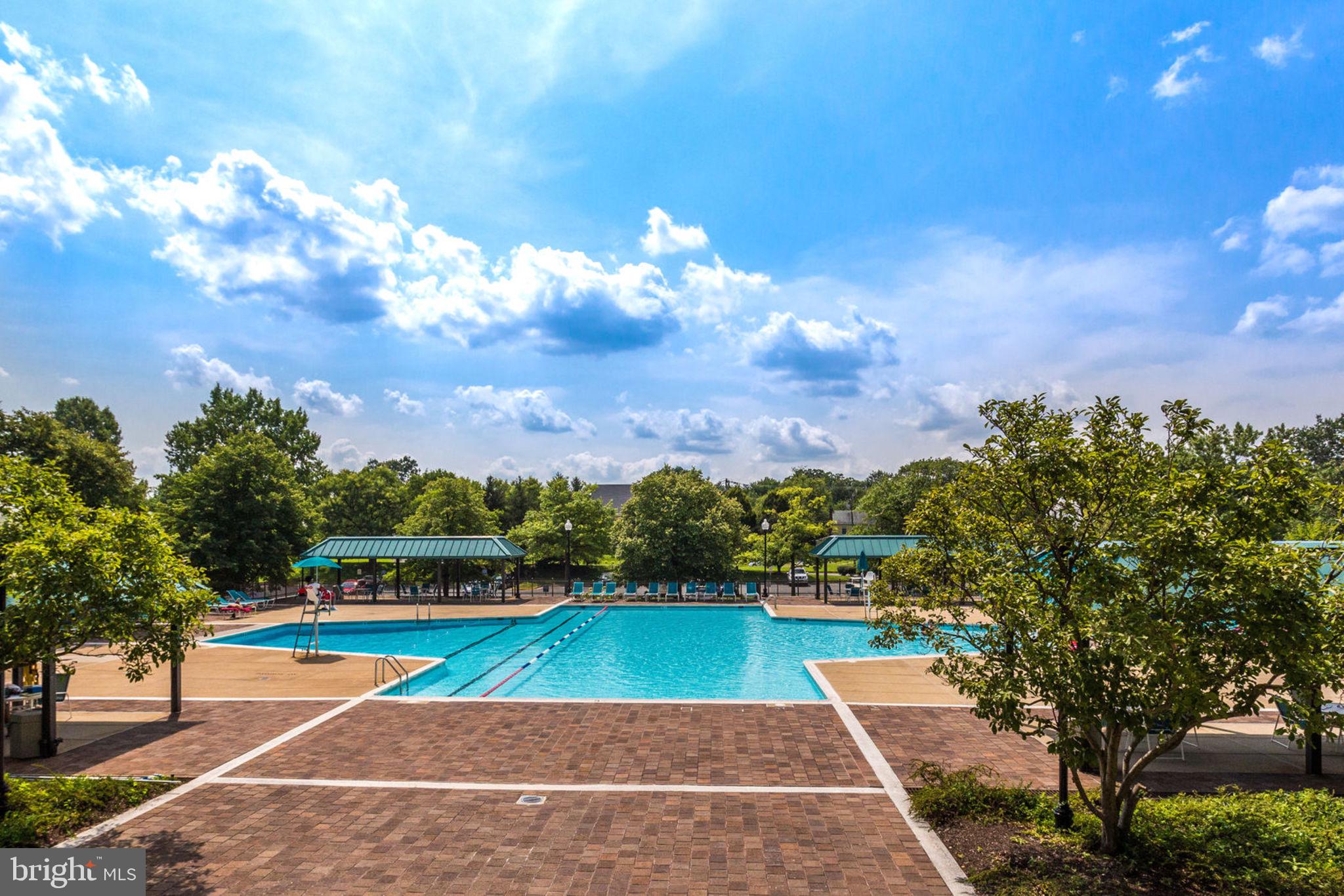 SKYLINE SQUARE CONDO - Residential