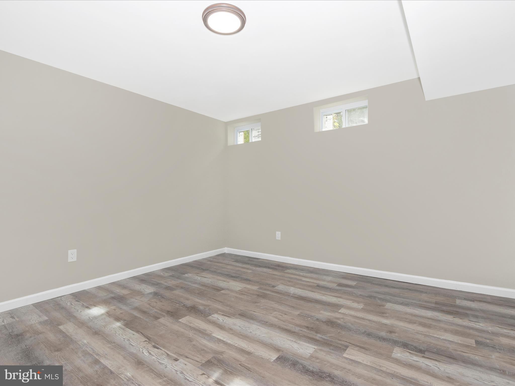 WILLIAMSBURG VILLAGE - Residential