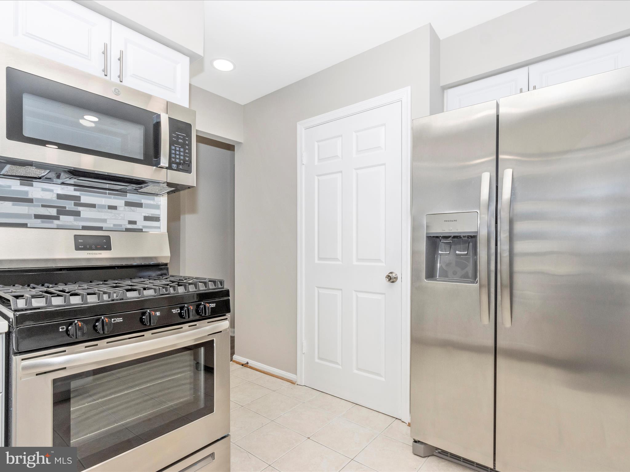 WILLIAMSBURG VILLAGE - Residential