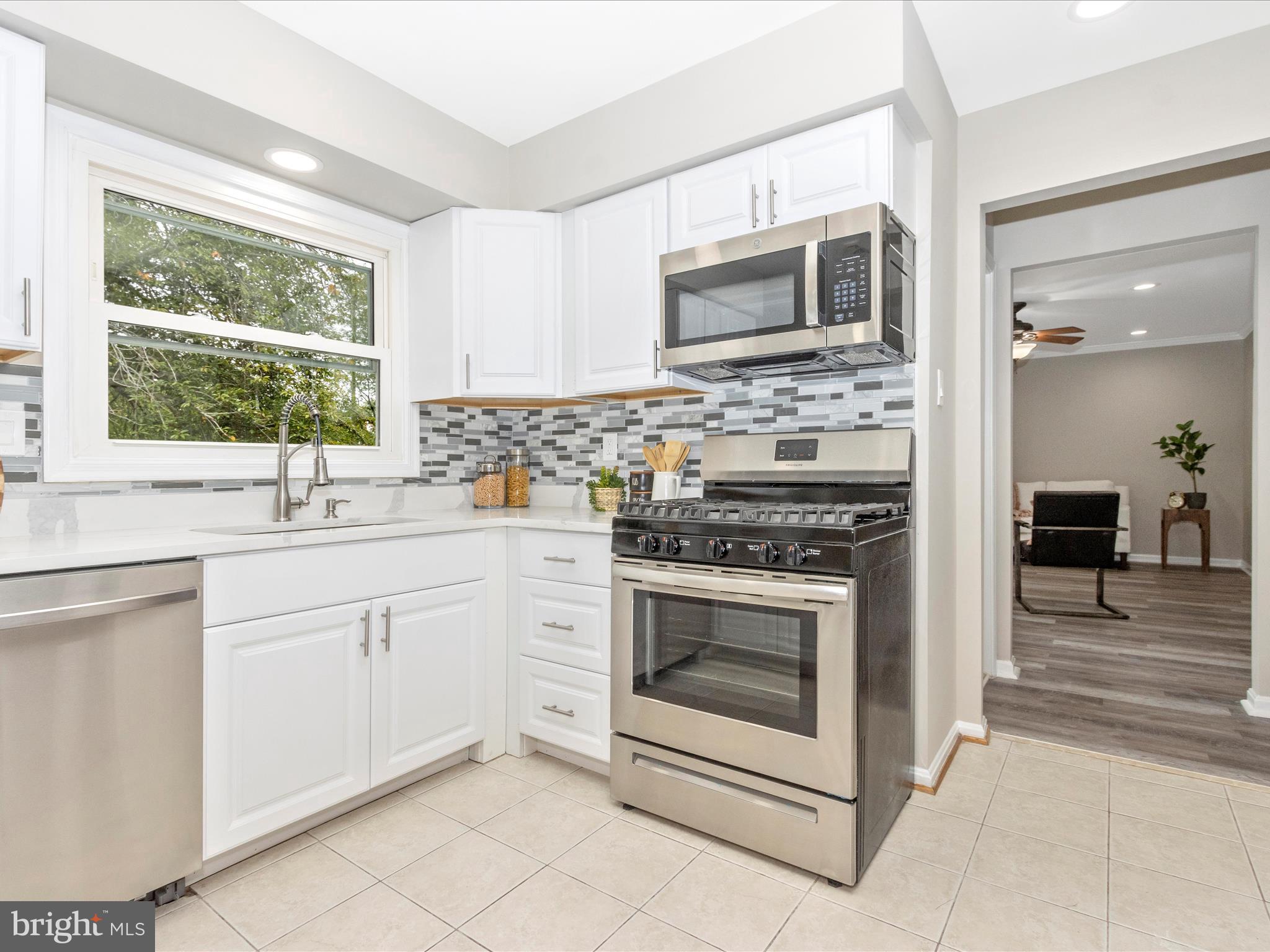 WILLIAMSBURG VILLAGE - Residential