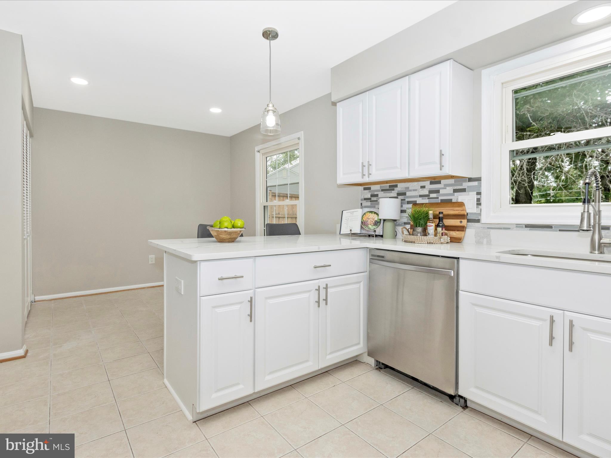 WILLIAMSBURG VILLAGE - Residential