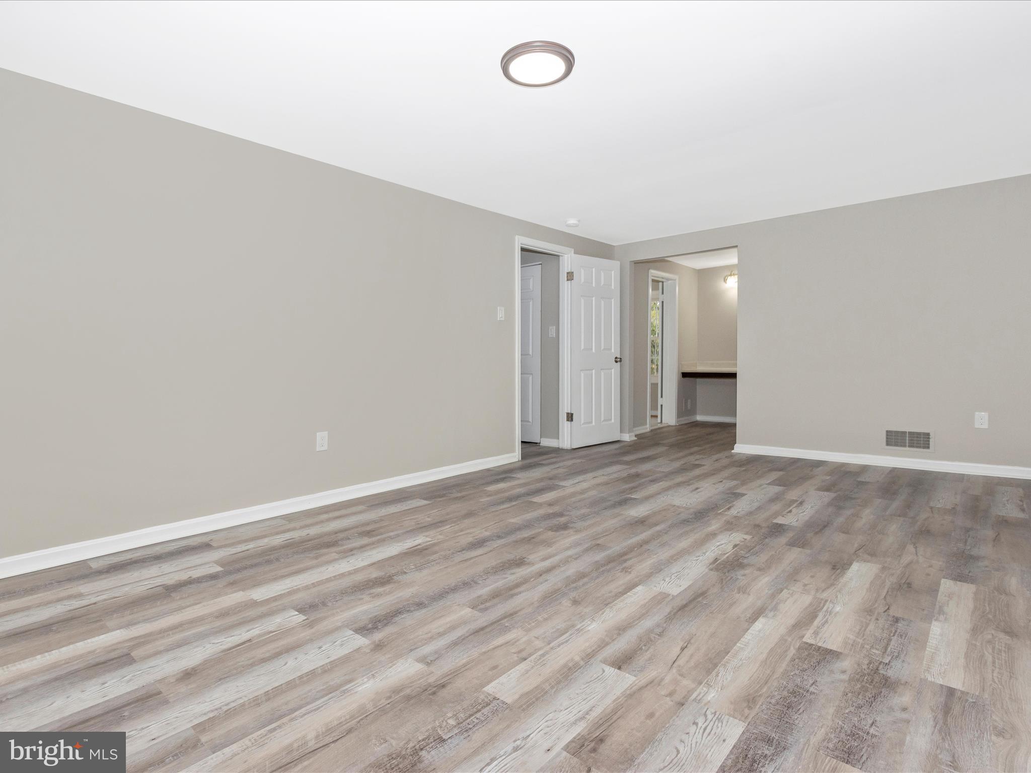 WILLIAMSBURG VILLAGE - Residential