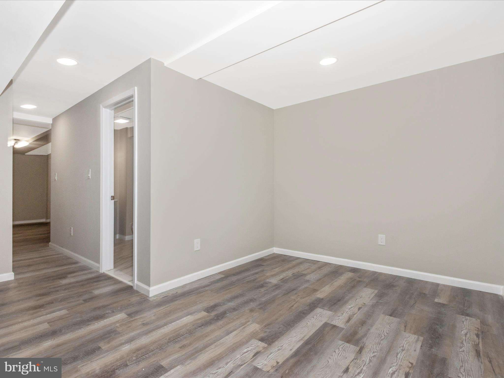 WILLIAMSBURG VILLAGE - Residential