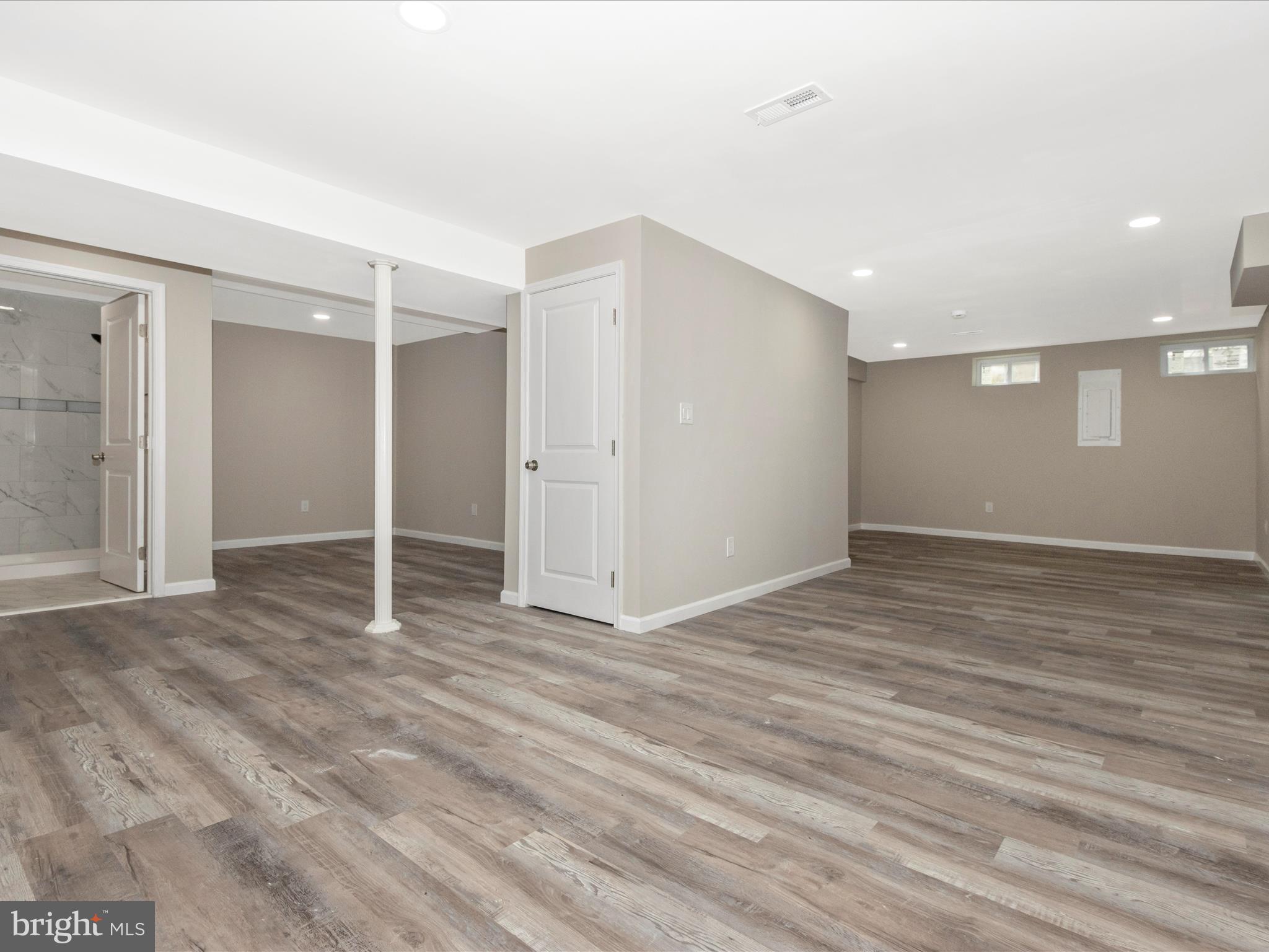 WILLIAMSBURG VILLAGE - Residential