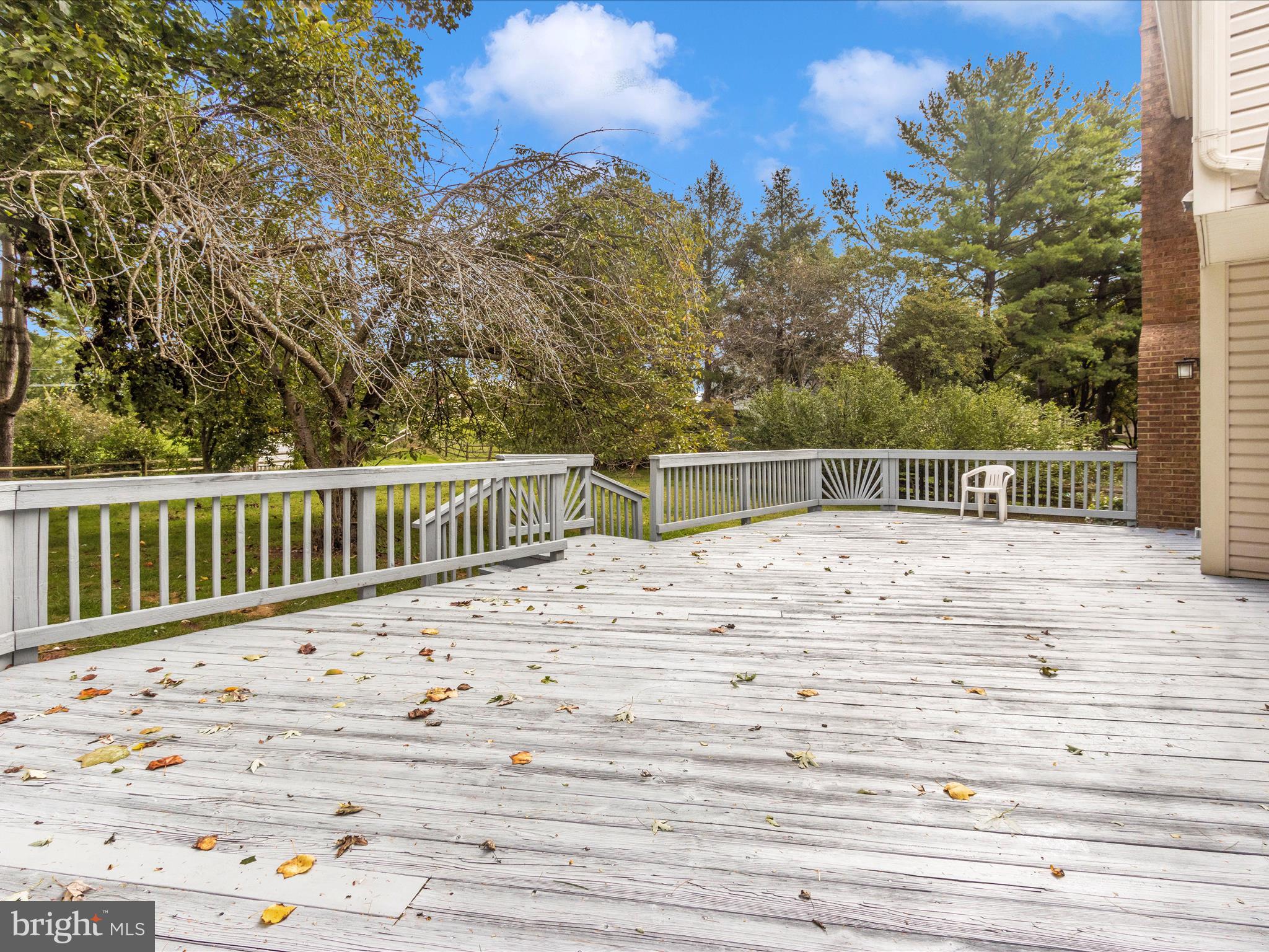 WILLIAMSBURG VILLAGE - Residential