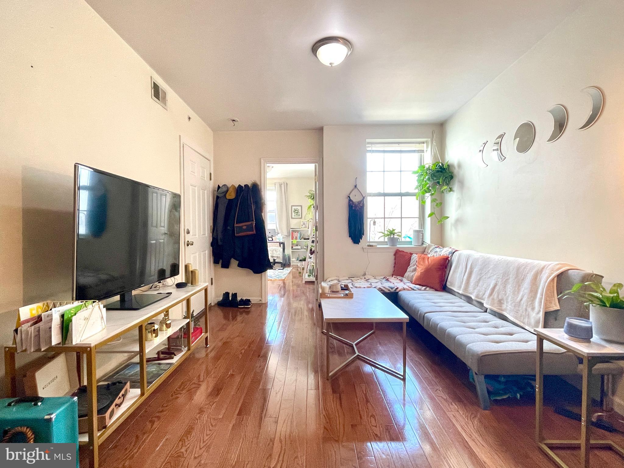 1131 GREEN STREET 3
