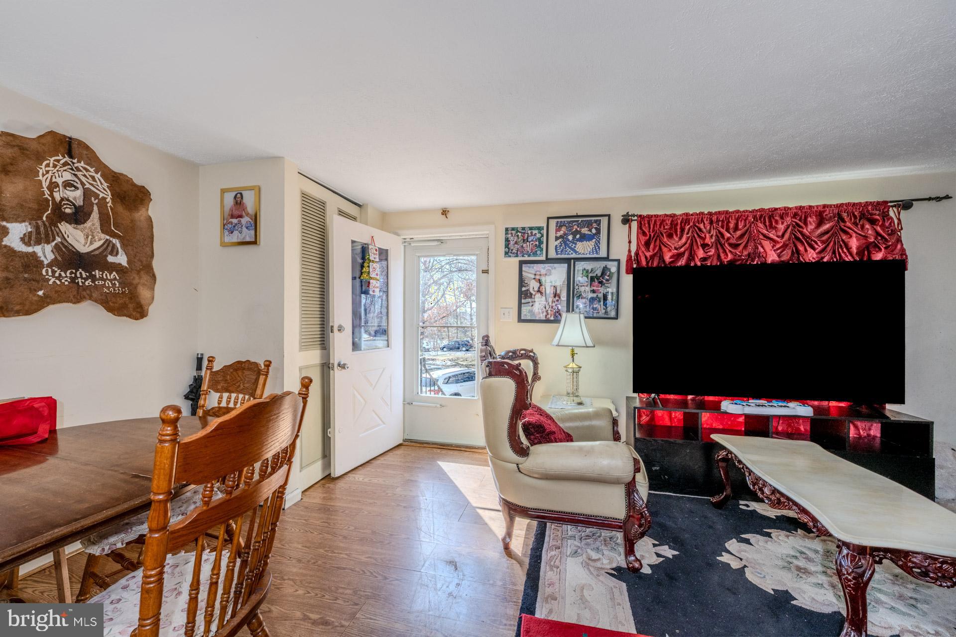 LONDON COMMONS - Residential