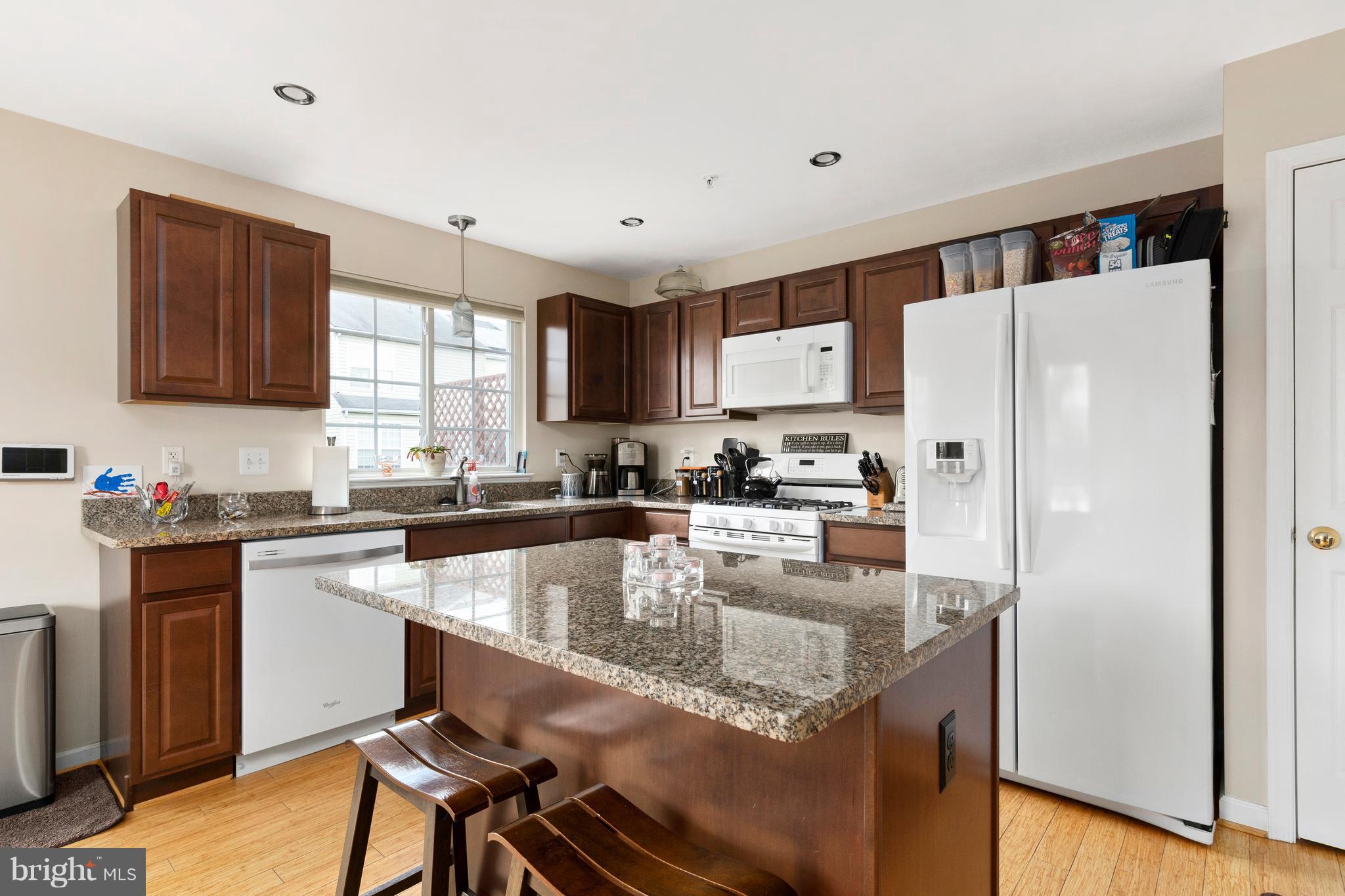 SEVEN OAKS - Residential