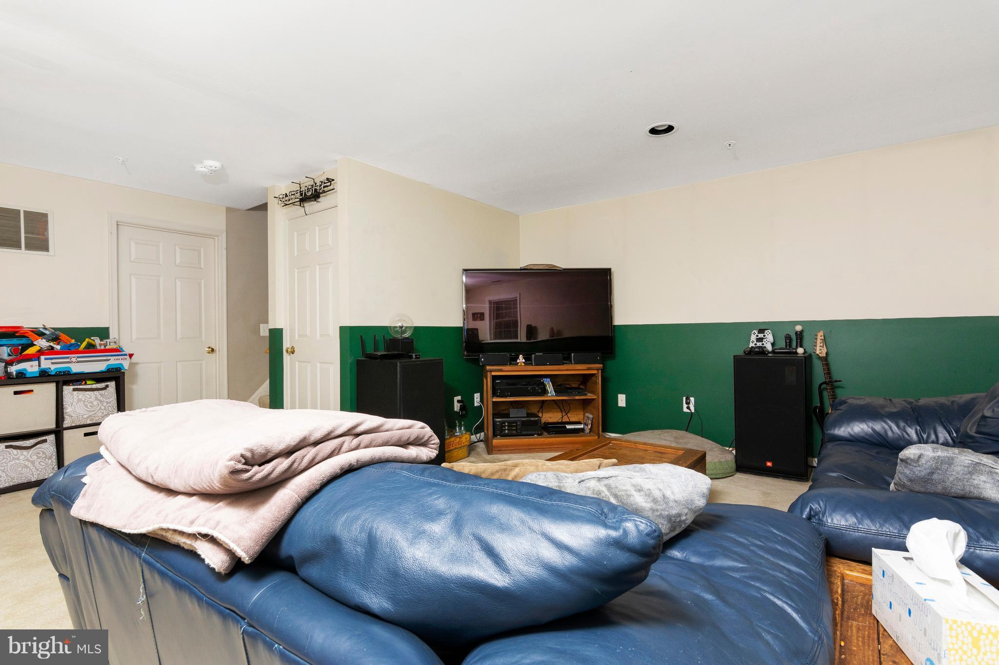 SEVEN OAKS - Residential