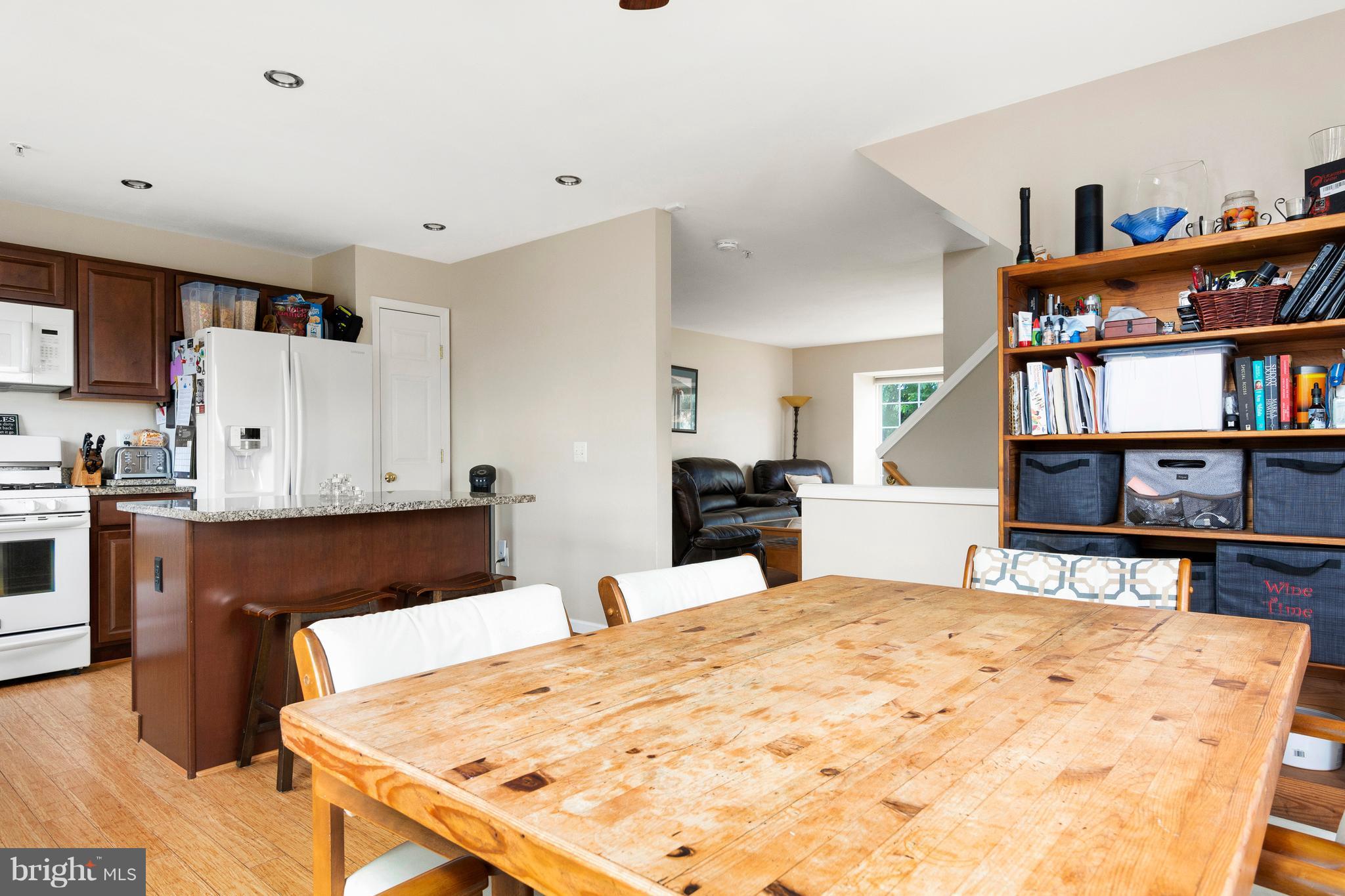 SEVEN OAKS - Residential