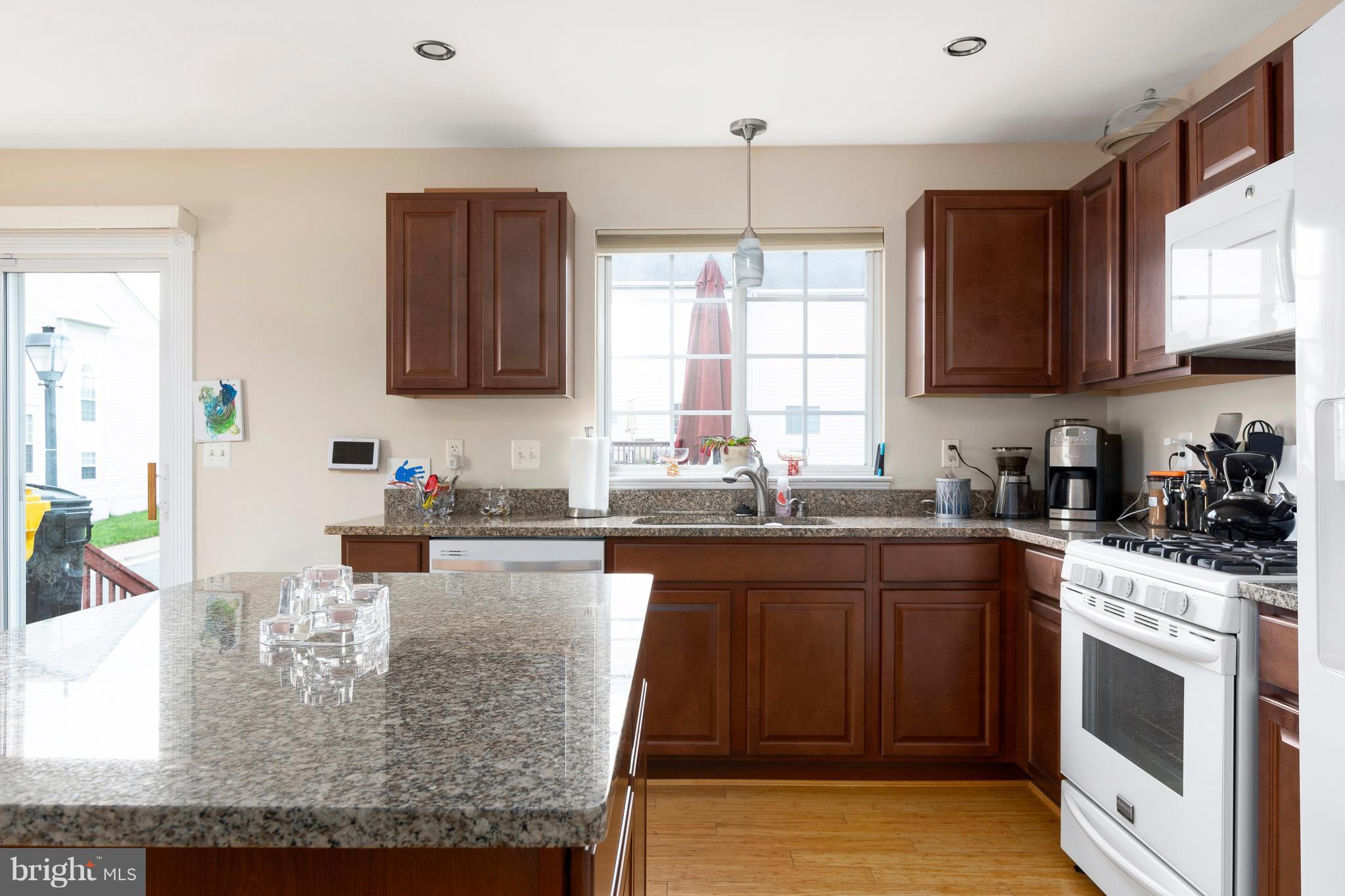 SEVEN OAKS - Residential