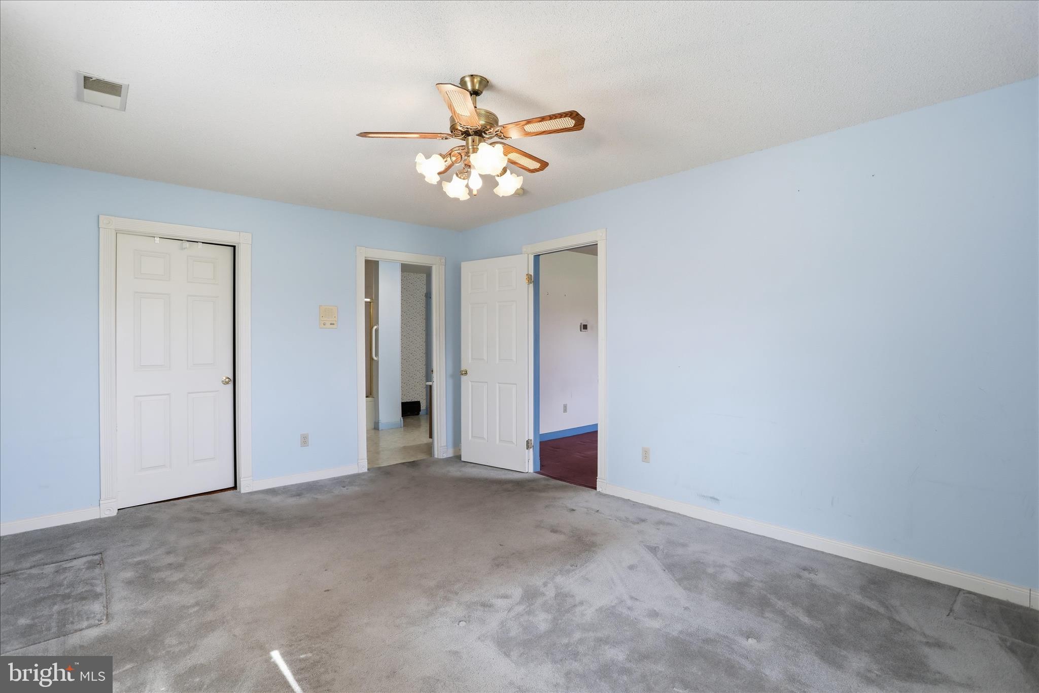 WHYTE HALL MANOR - Residential