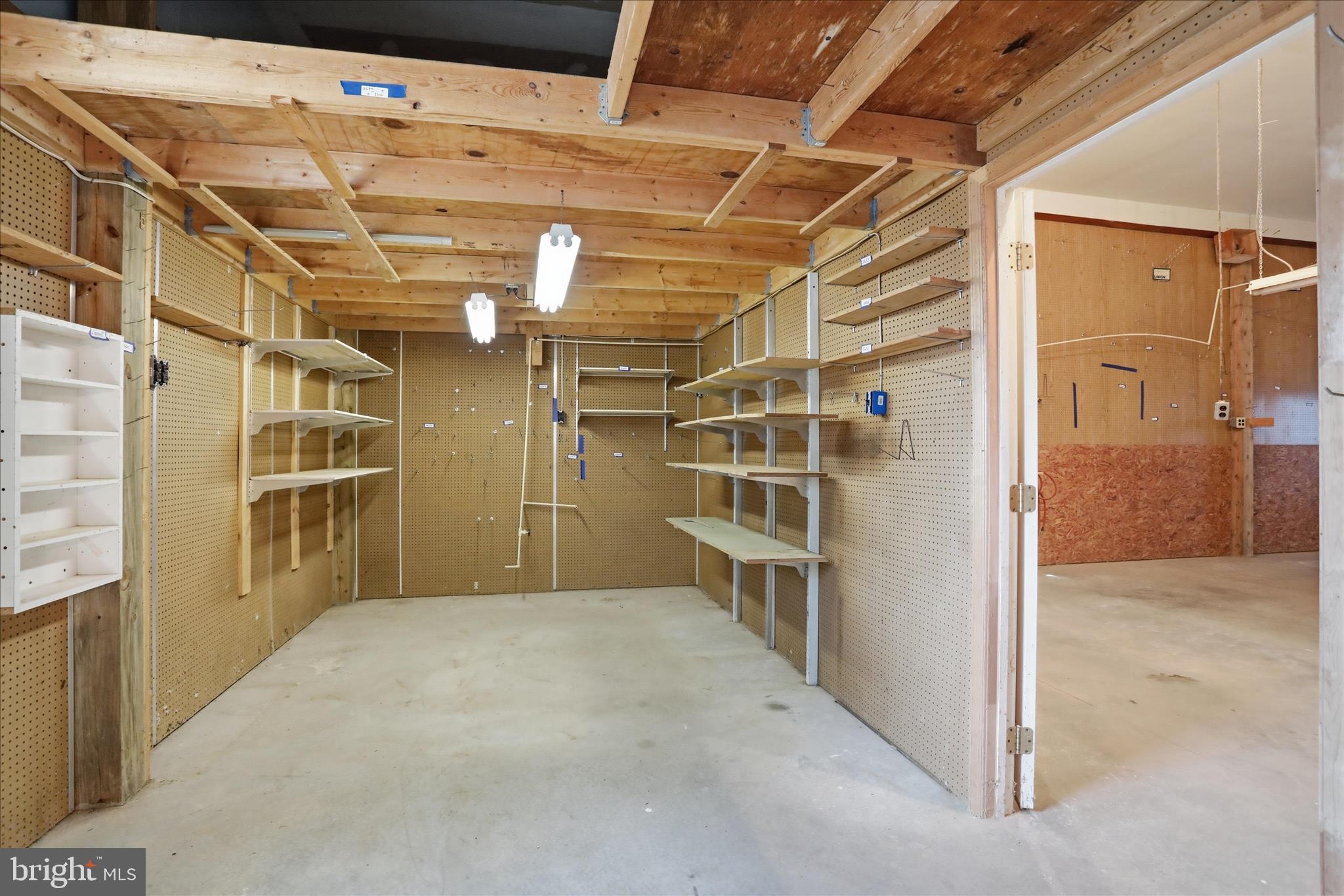 WHYTE HALL MANOR - Residential