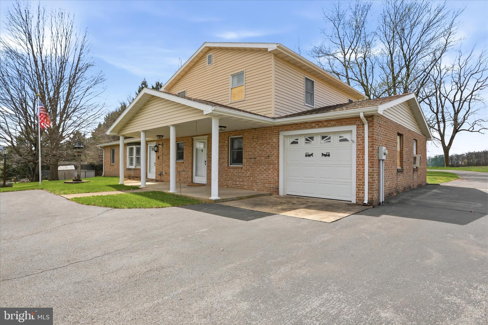 WHYTE HALL MANOR - Residential