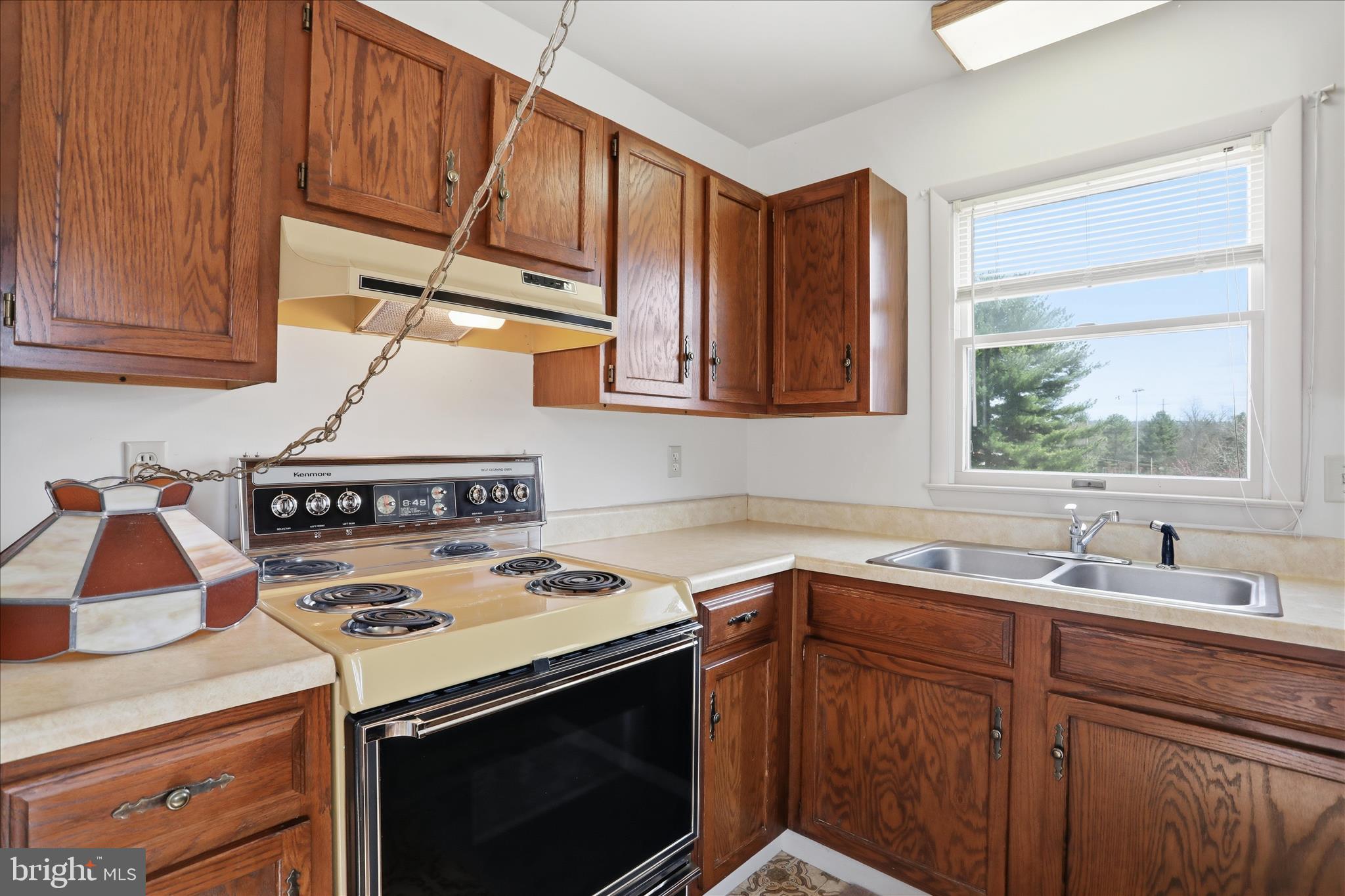 WHYTE HALL MANOR - Residential