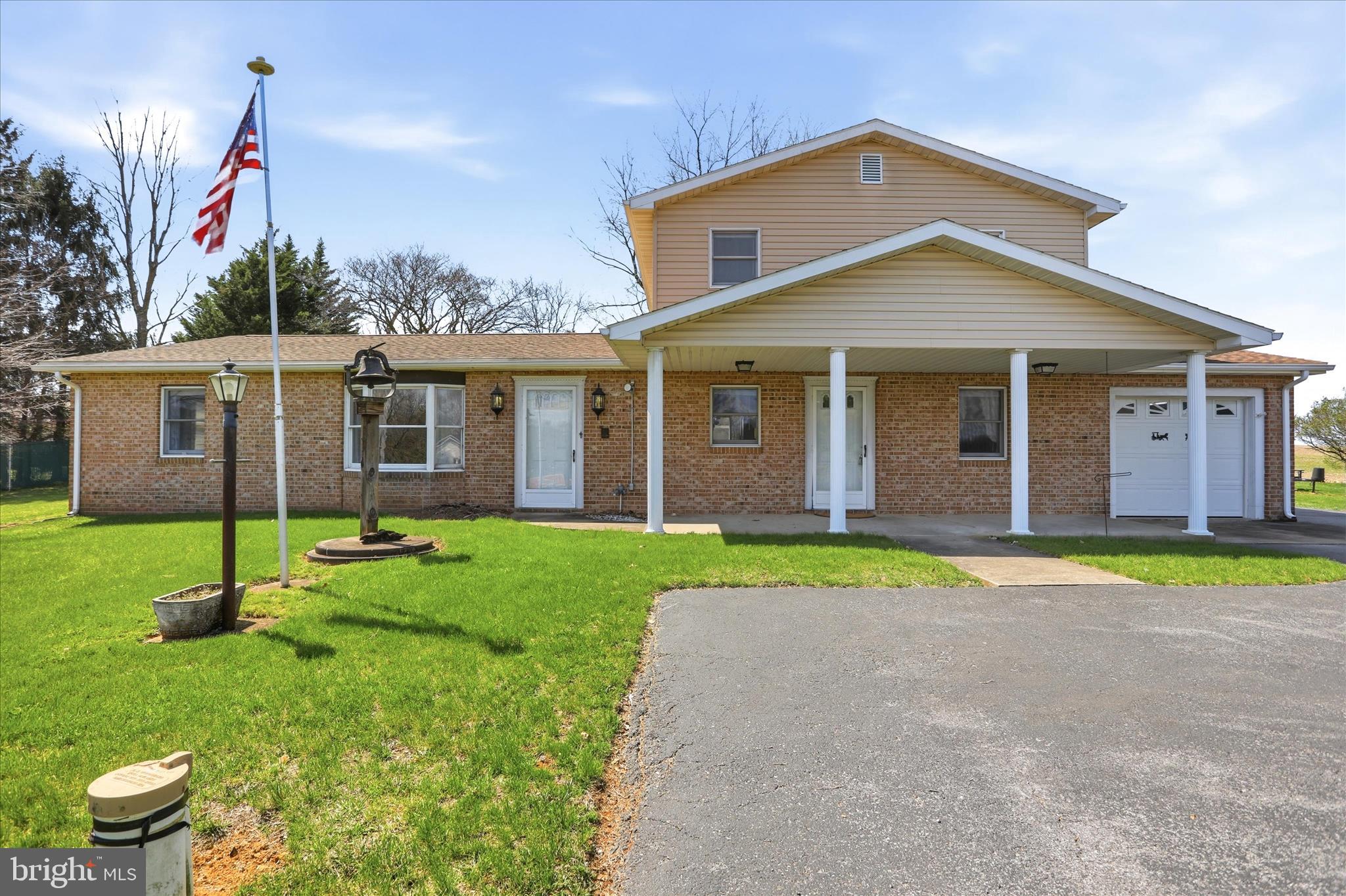 WHYTE HALL MANOR - Residential