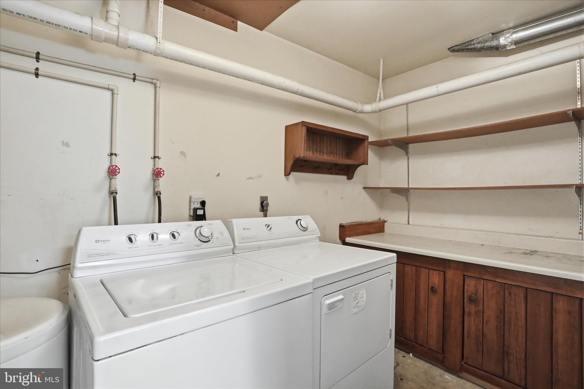 WHYTE HALL MANOR - Residential